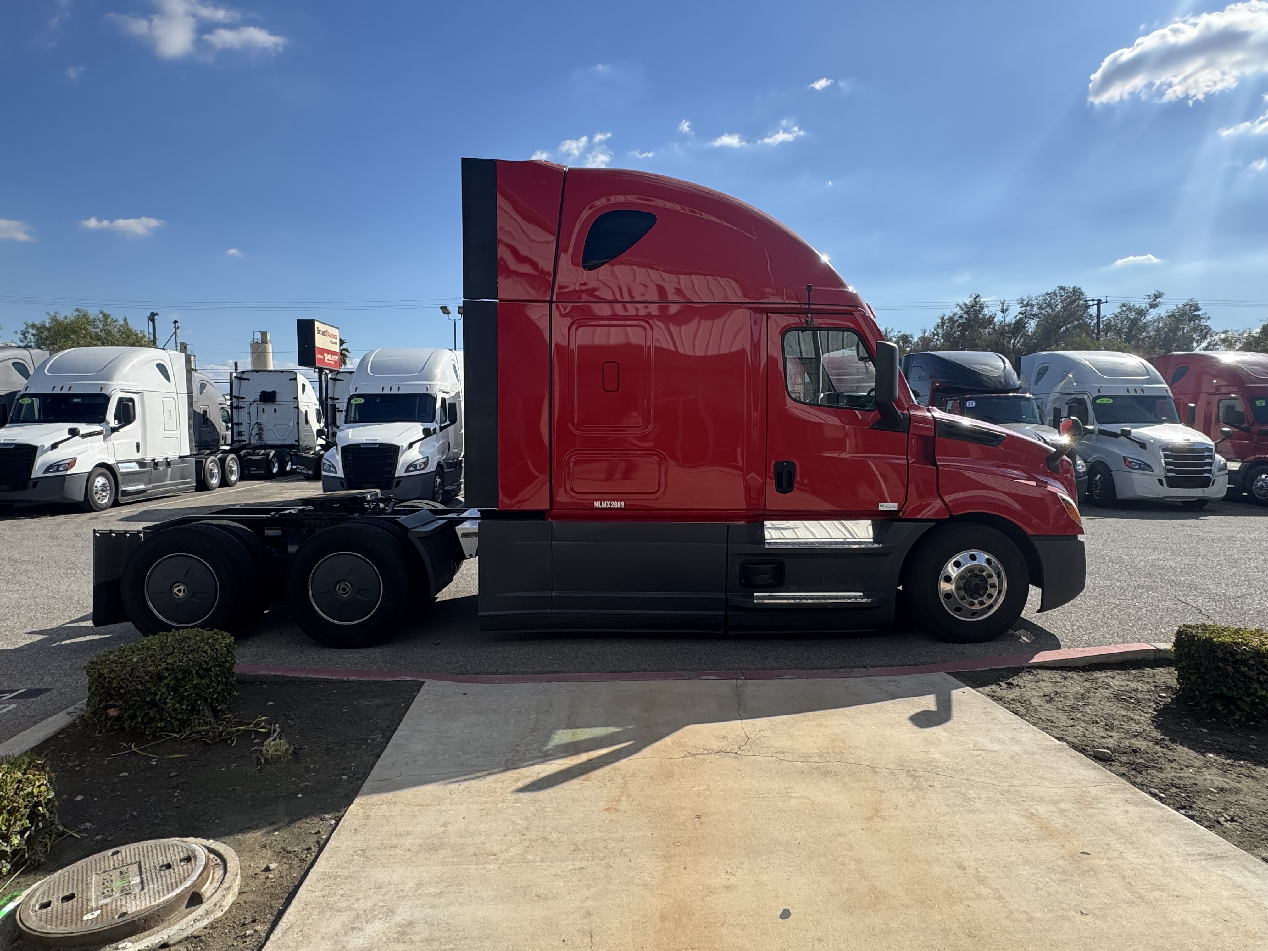 2022 FREIGHTLINER CASCADIA 126SLP - image 5