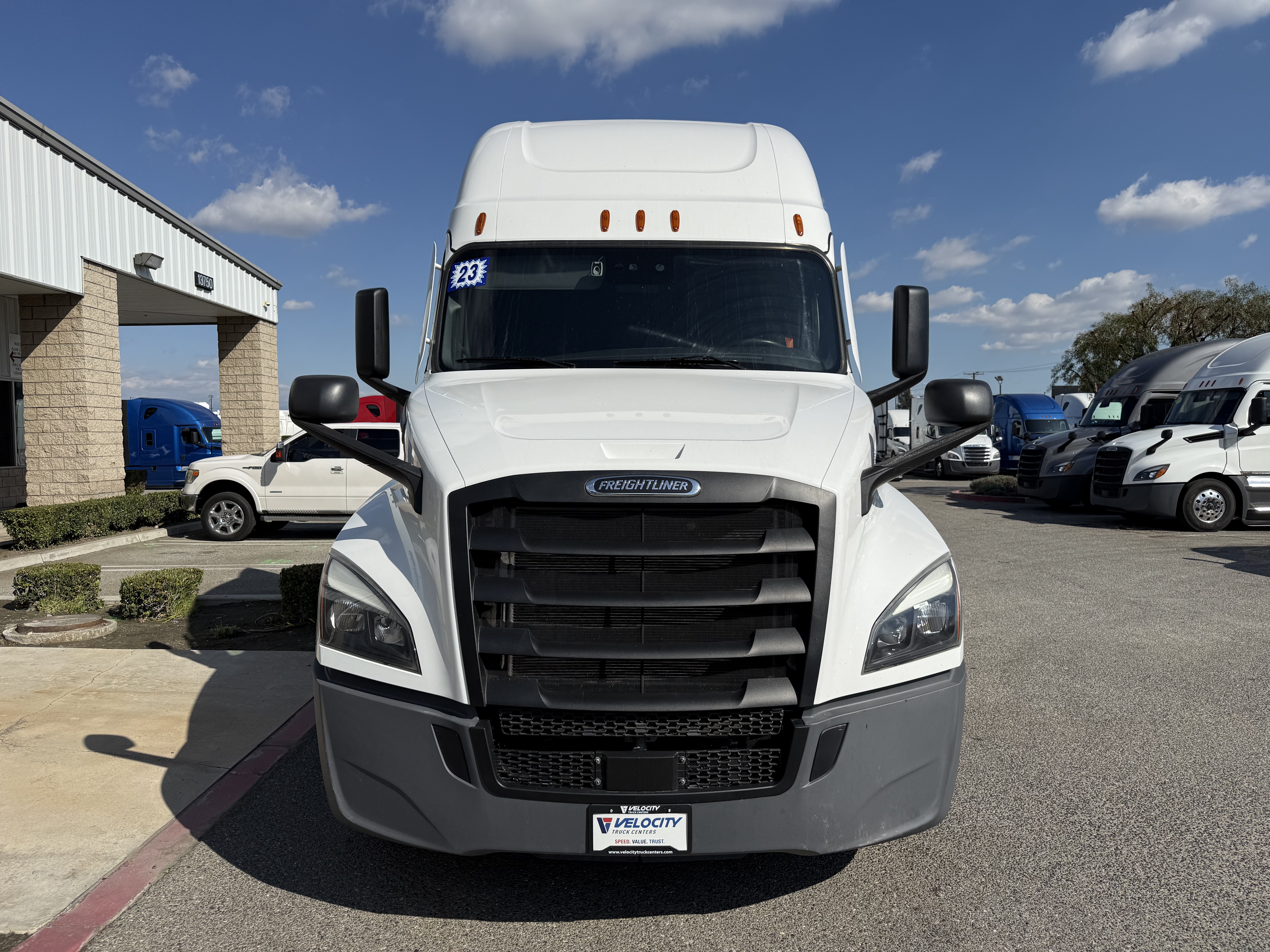 2023 FREIGHTLINER CASCADIA 126SLP - image 2