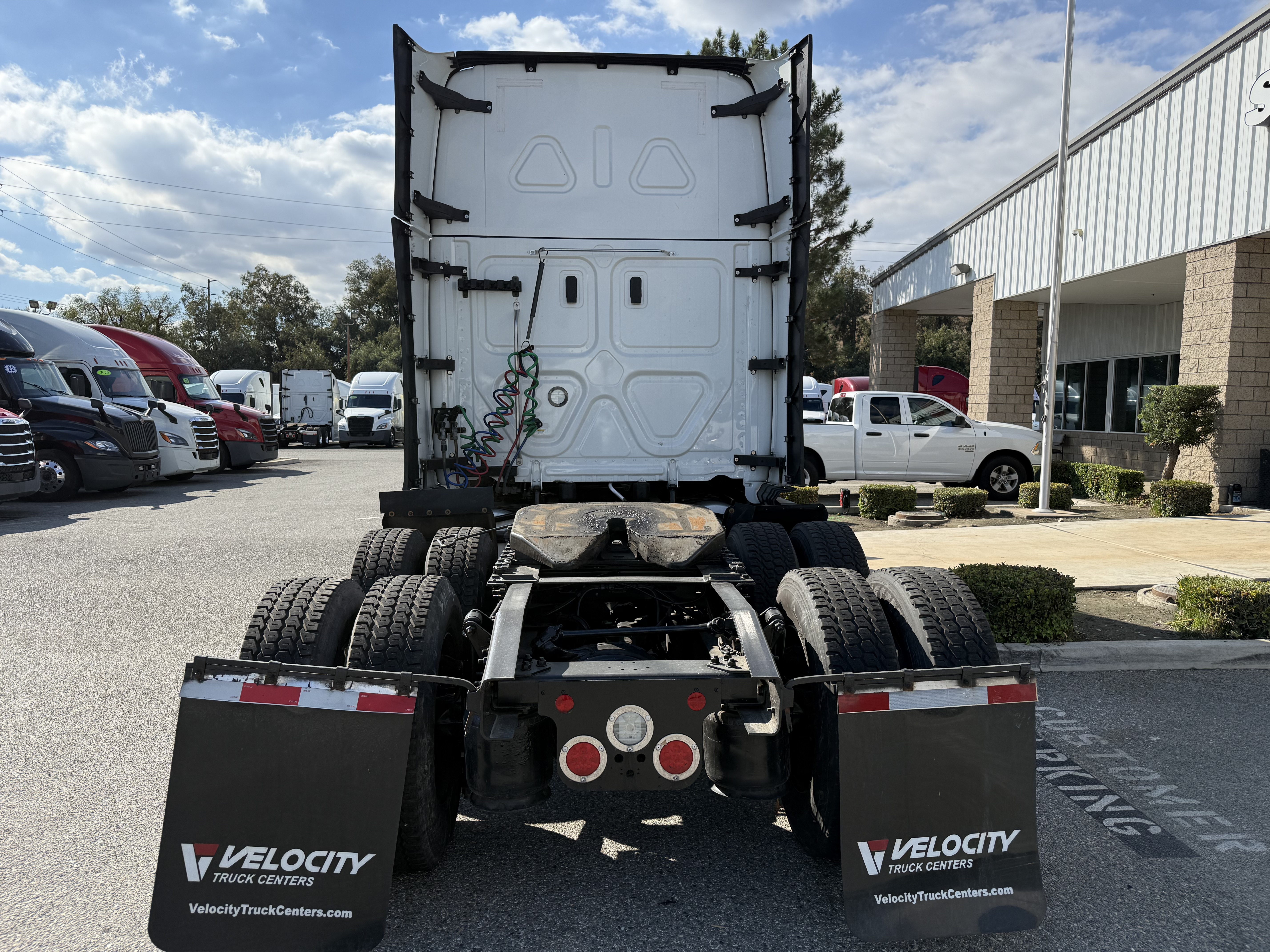 2023 FREIGHTLINER CASCADIA 126SLP - image 5