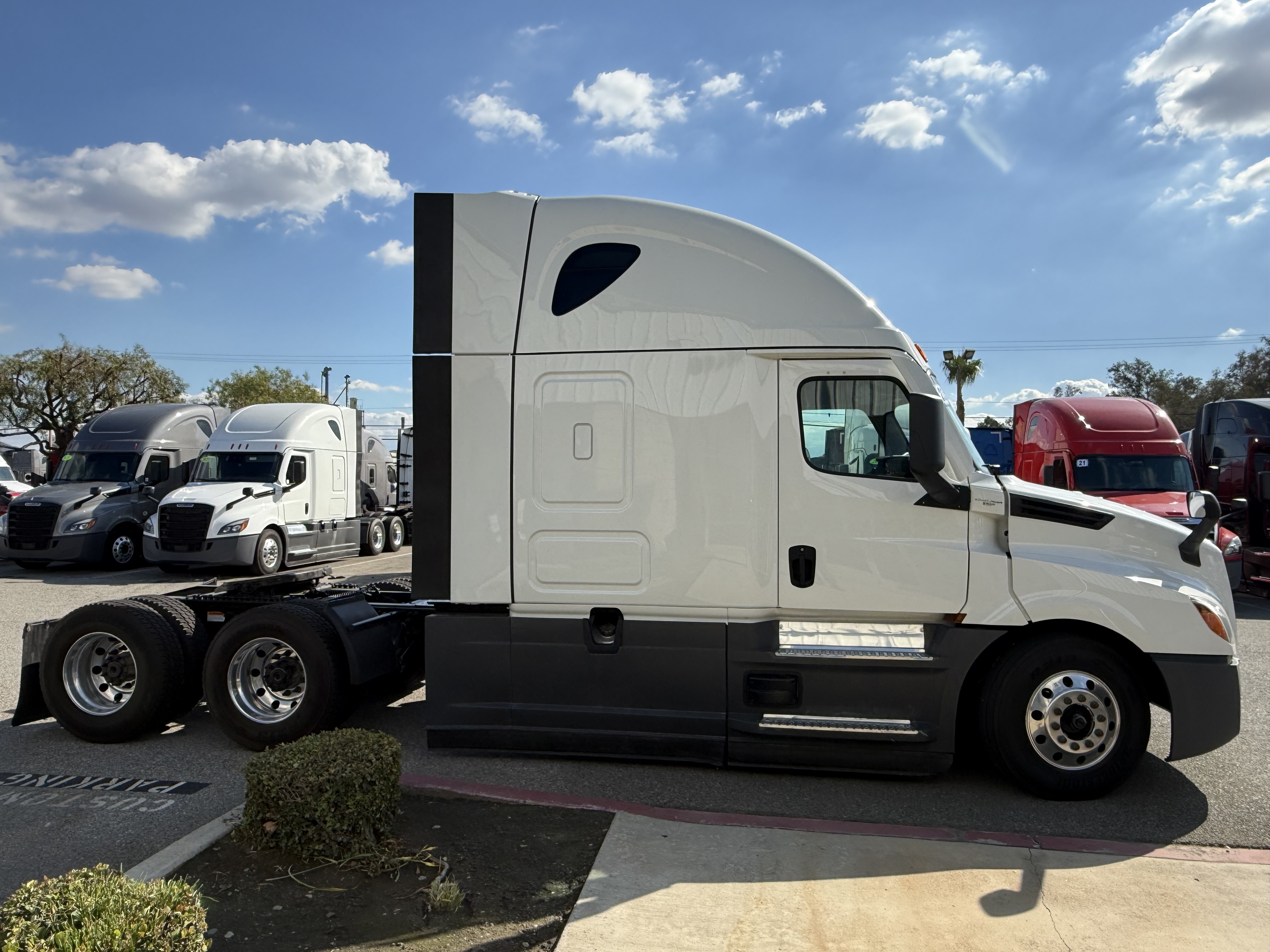2023 FREIGHTLINER CASCADIA 126SLP - image 8