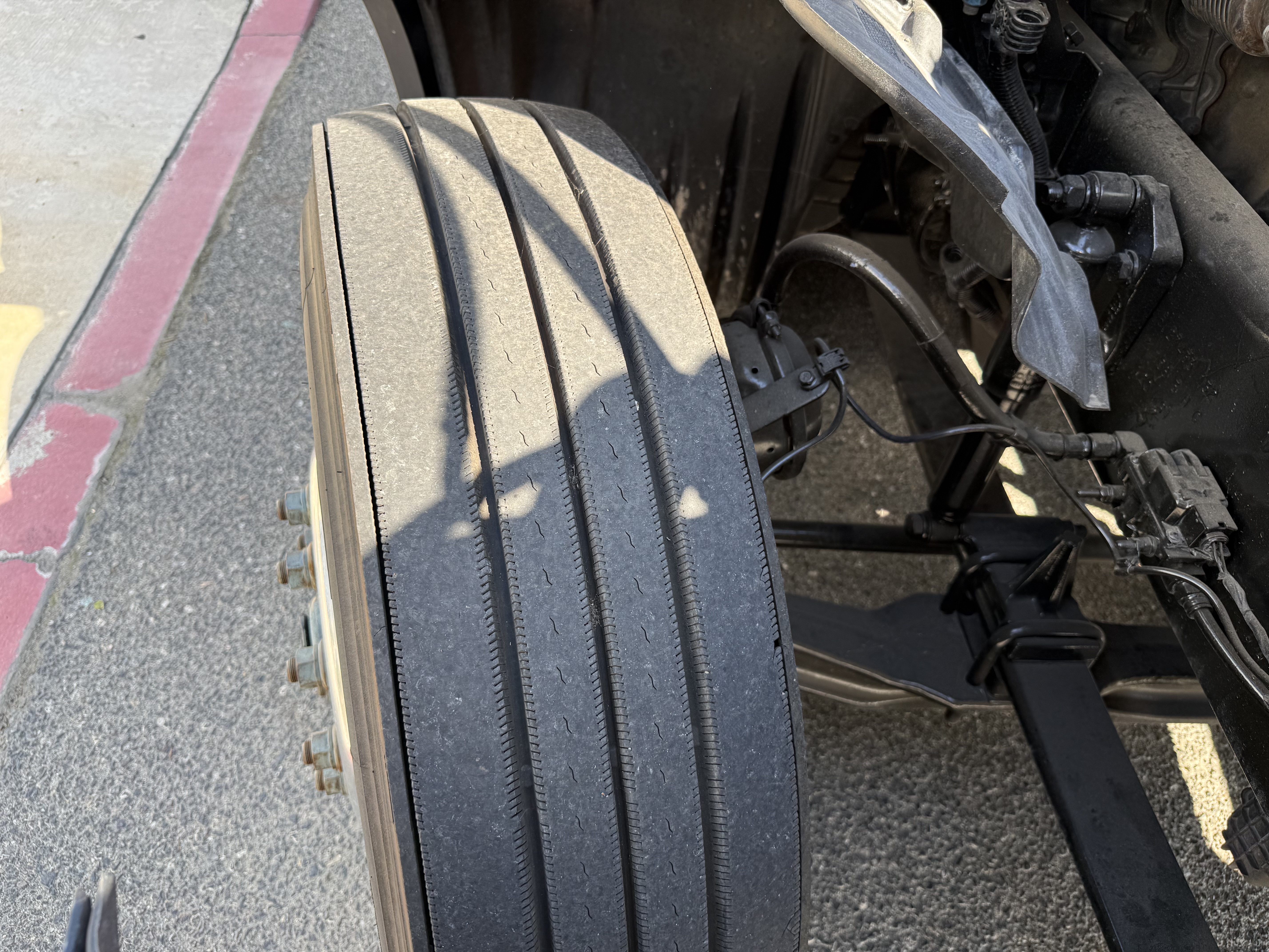 2023 FREIGHTLINER CASCADIA 126SLP - image 13