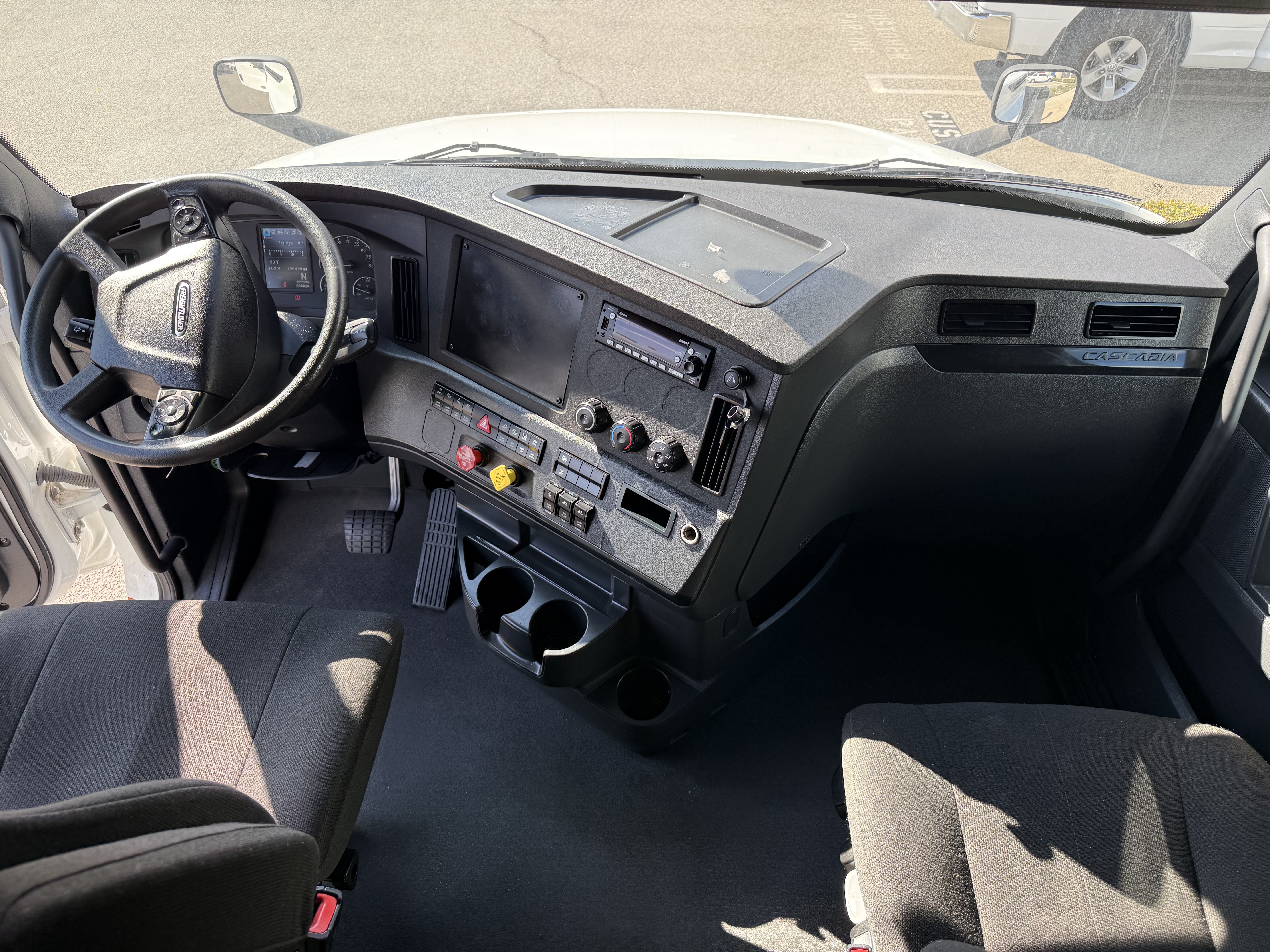 2023 FREIGHTLINER CASCADIA 126SLP - image 17