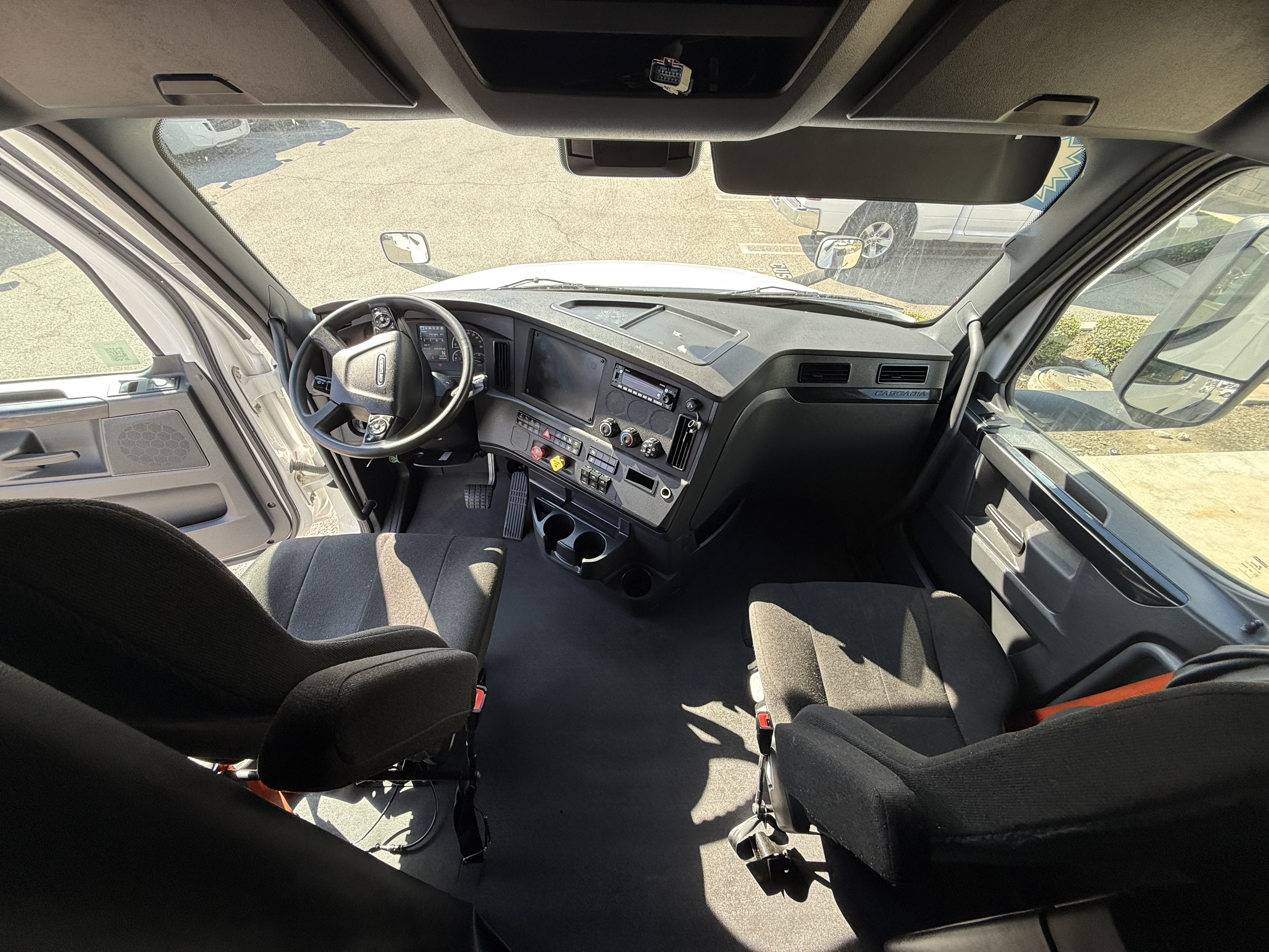 2023 FREIGHTLINER CASCADIA 126SLP - image 18