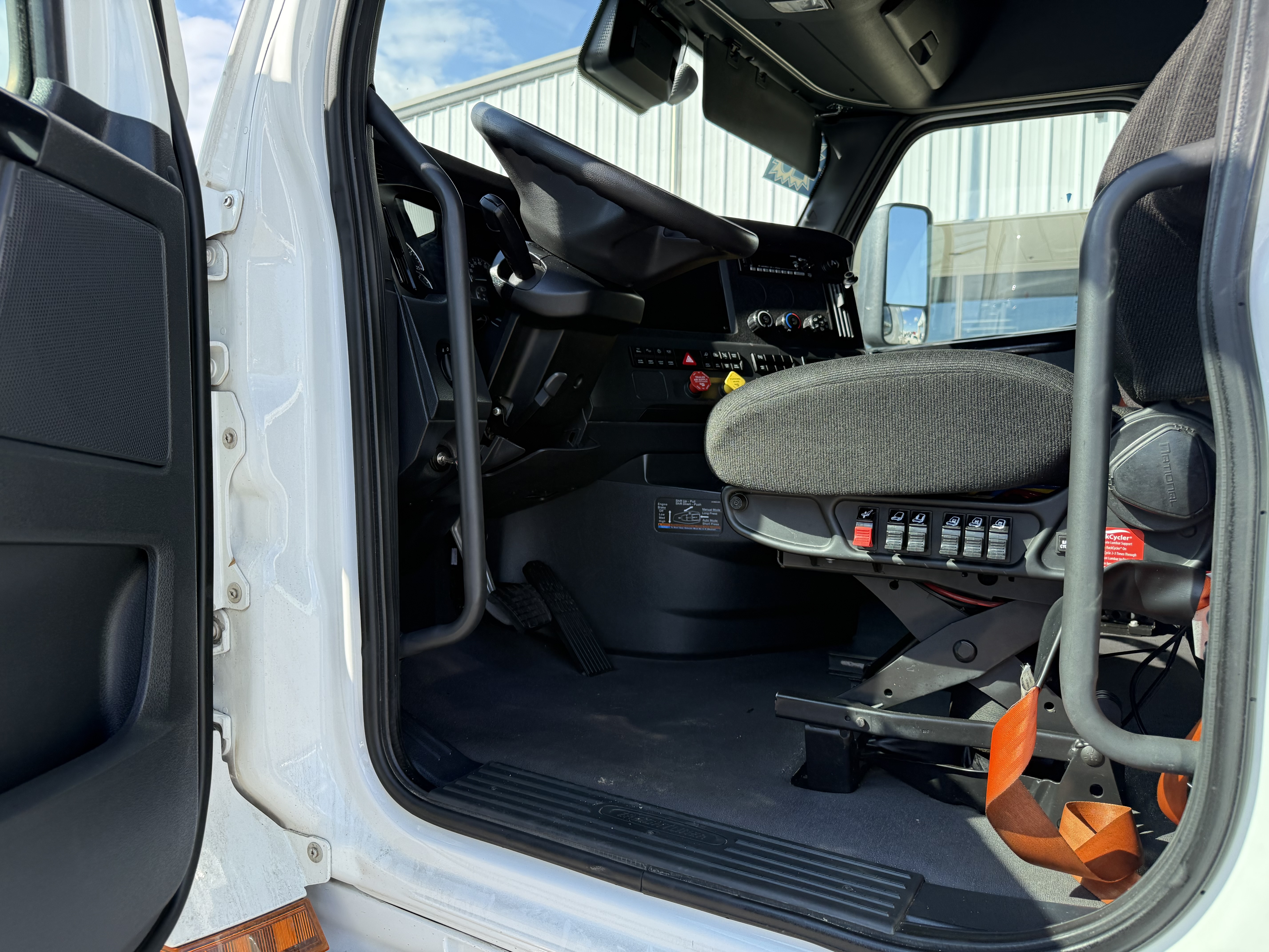 2023 FREIGHTLINER CASCADIA 126SLP - image 20