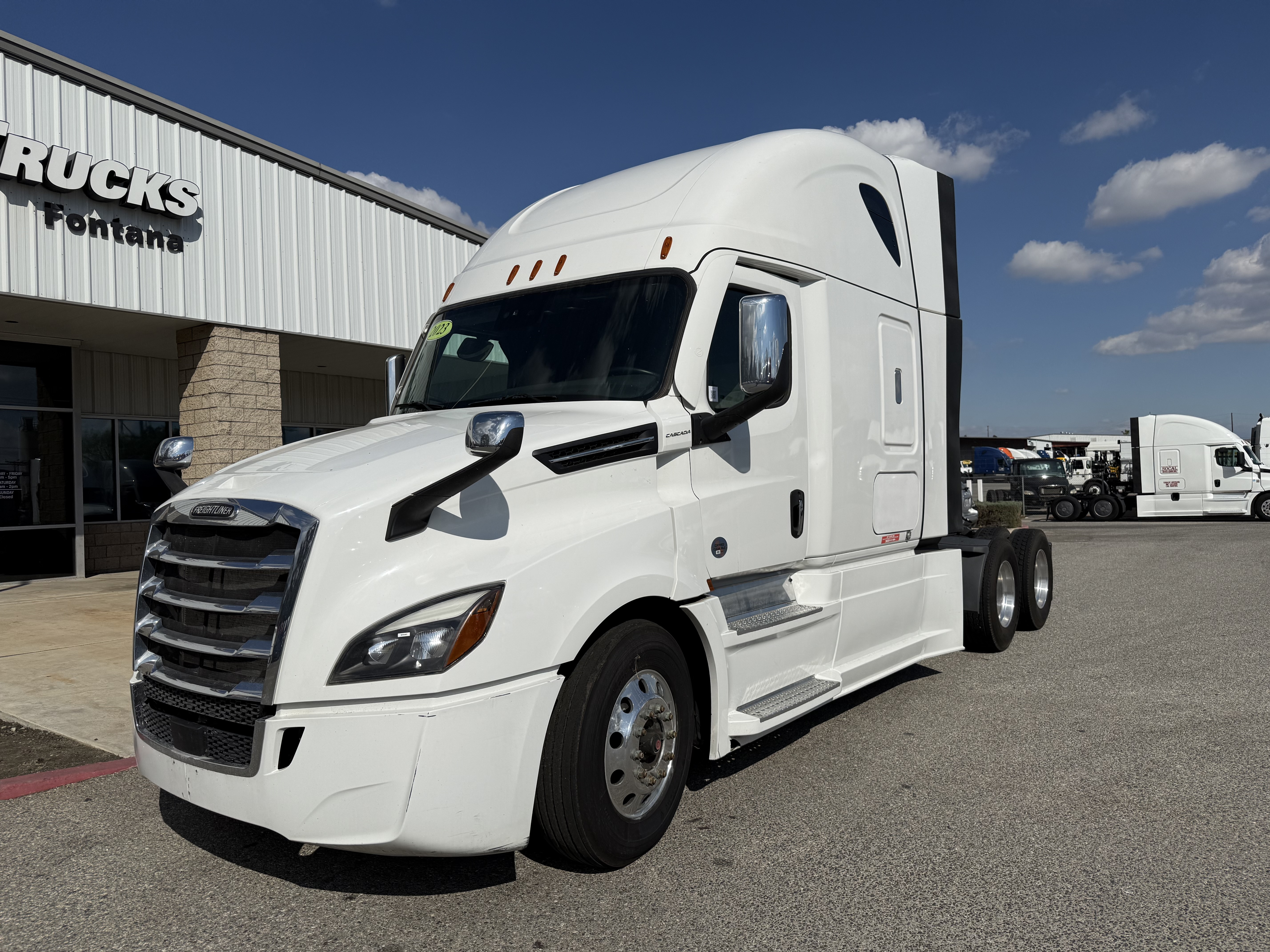 2023 FREIGHTLINER CASCADIA 126SLP - image 1