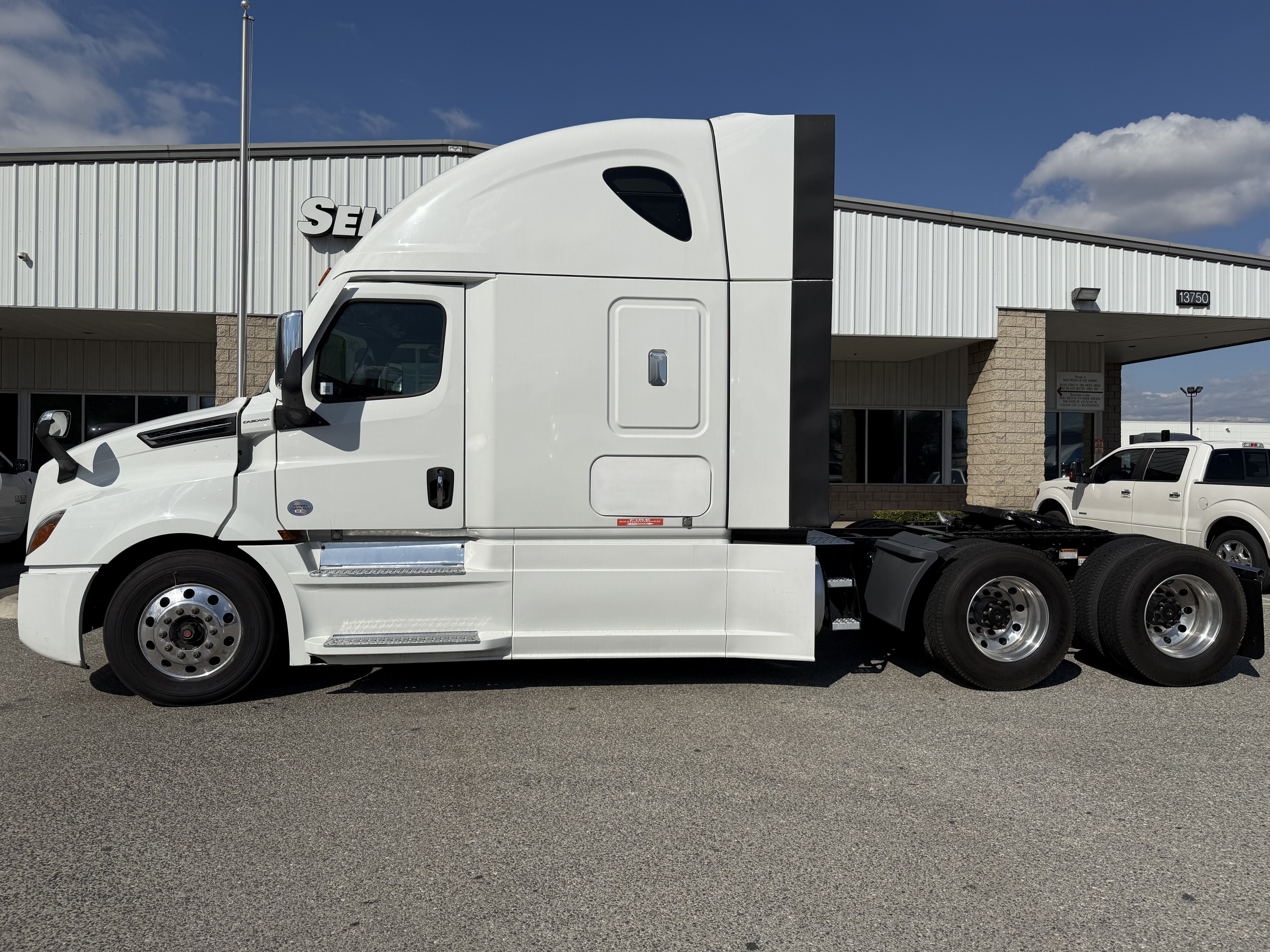 2023 FREIGHTLINER CASCADIA 126SLP - image 3