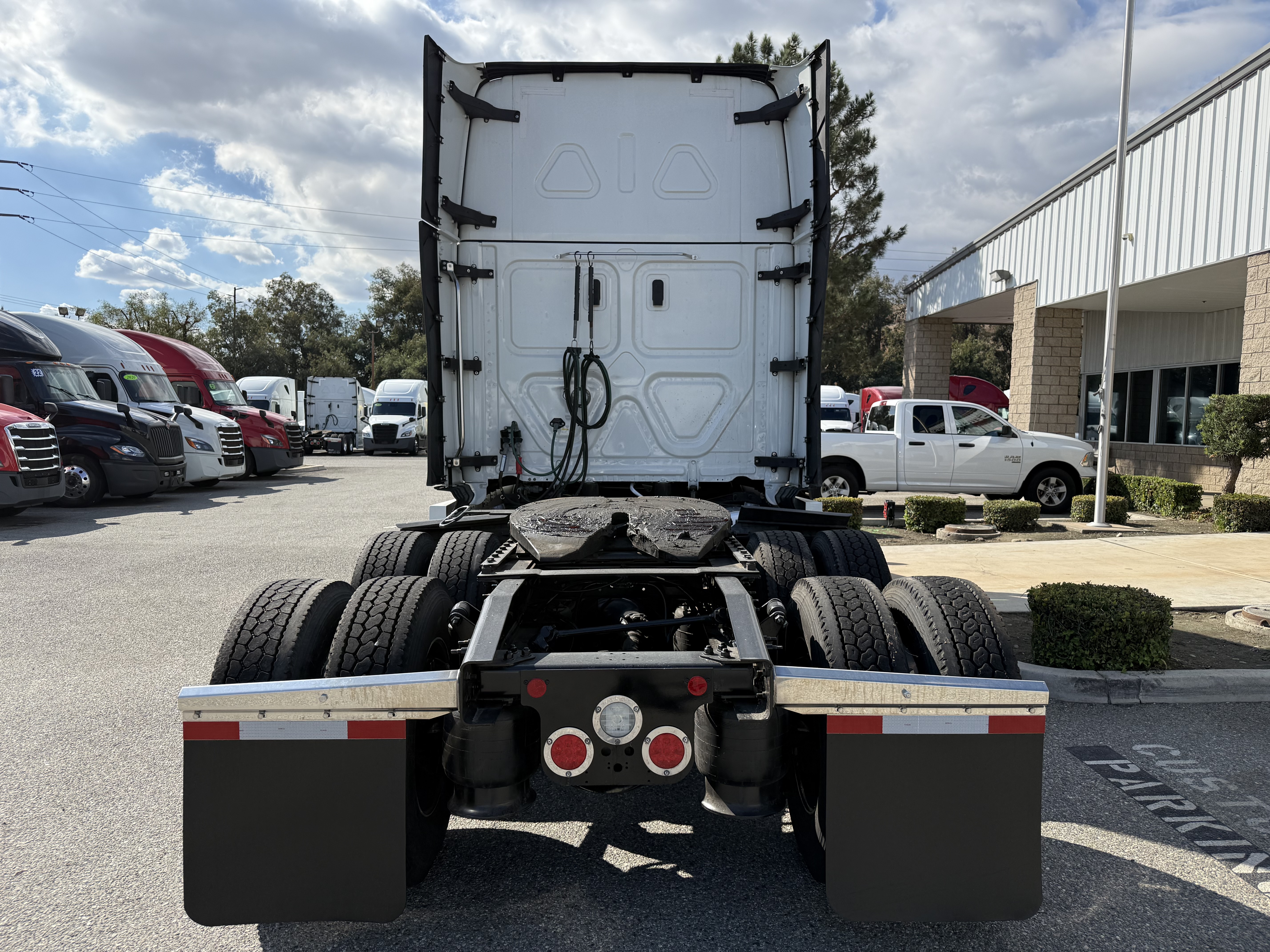 2023 FREIGHTLINER CASCADIA 126SLP - image 5