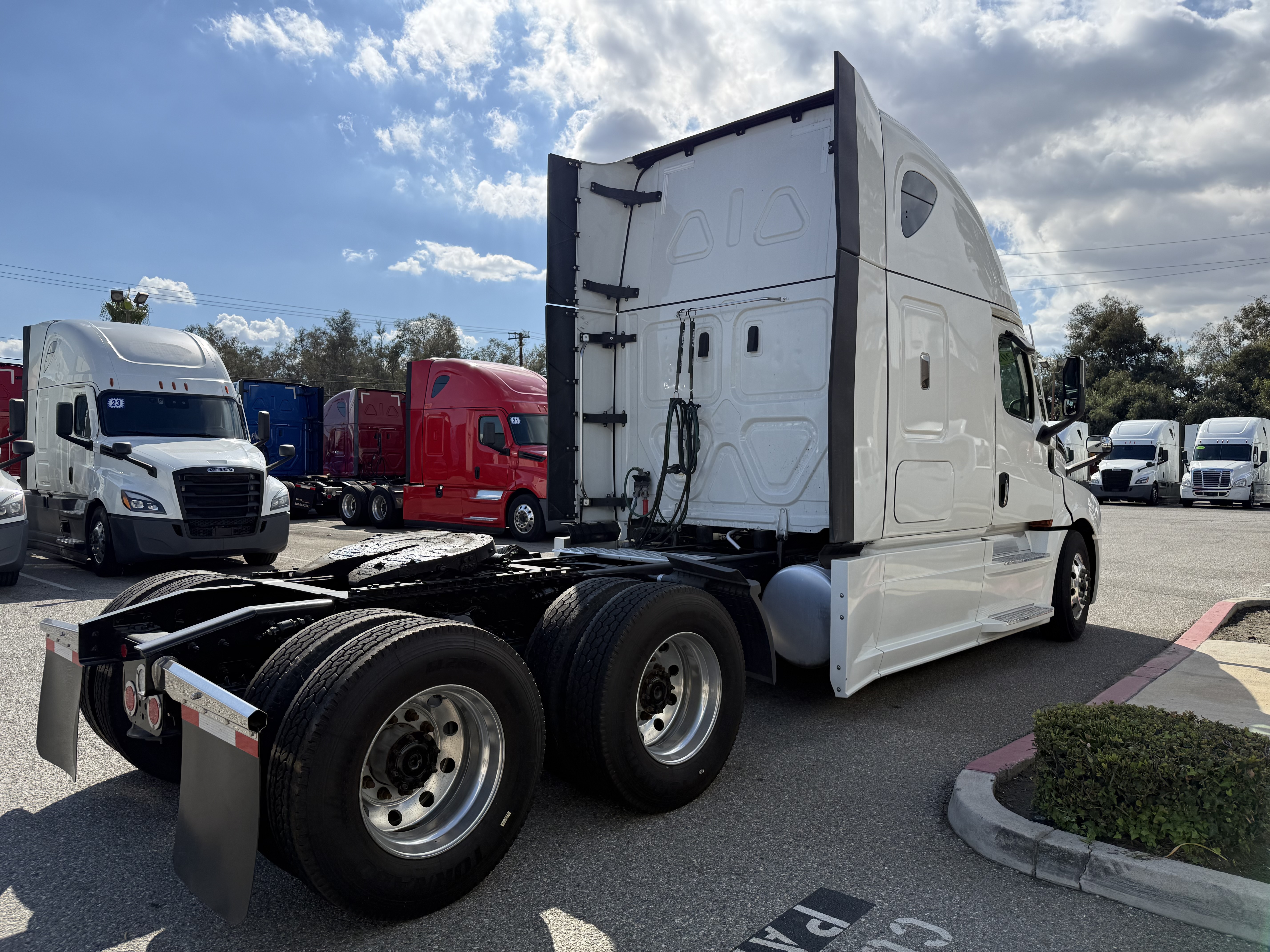 2023 FREIGHTLINER CASCADIA 126SLP - image 6