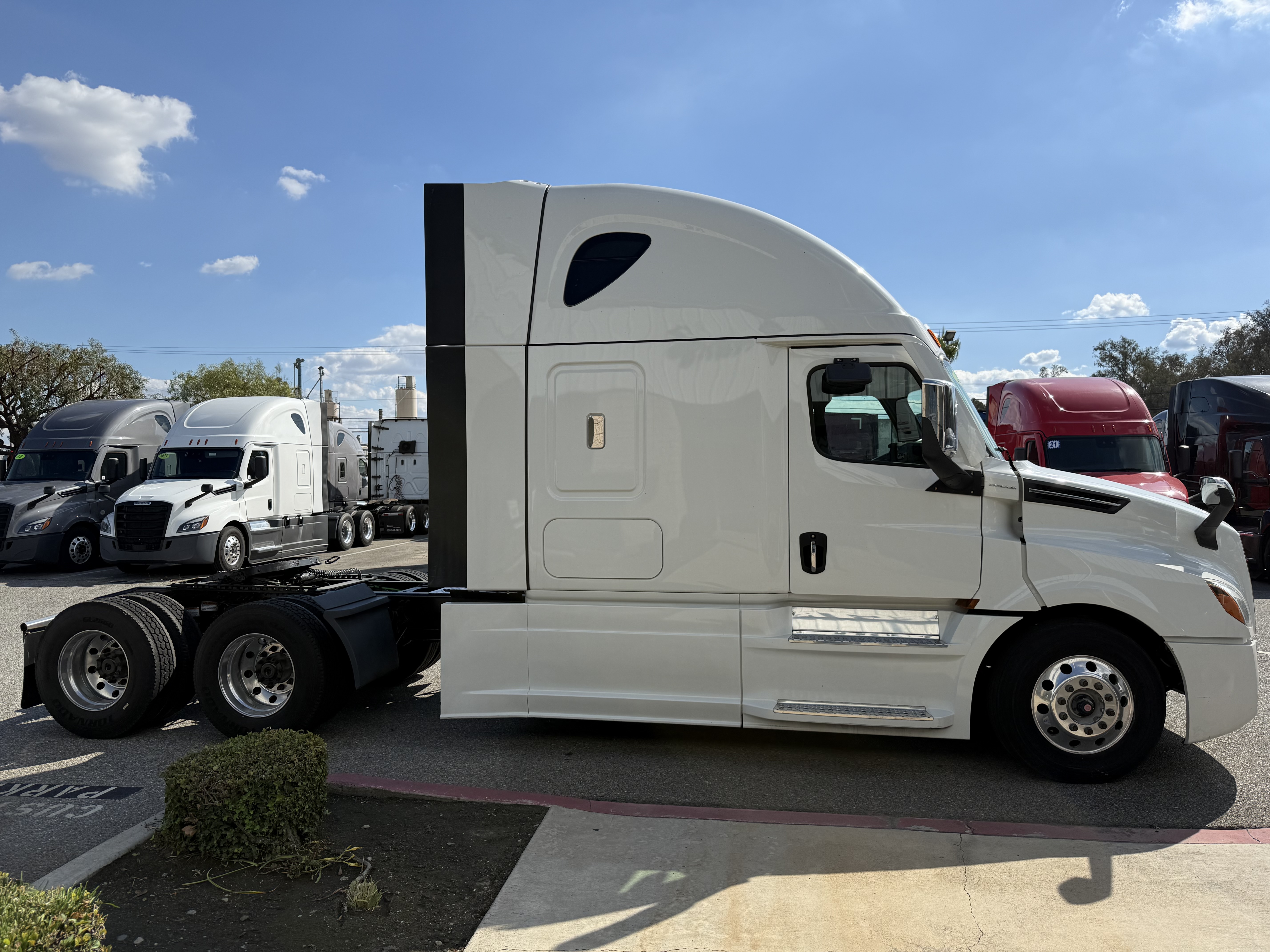 2023 FREIGHTLINER CASCADIA 126SLP - image 8