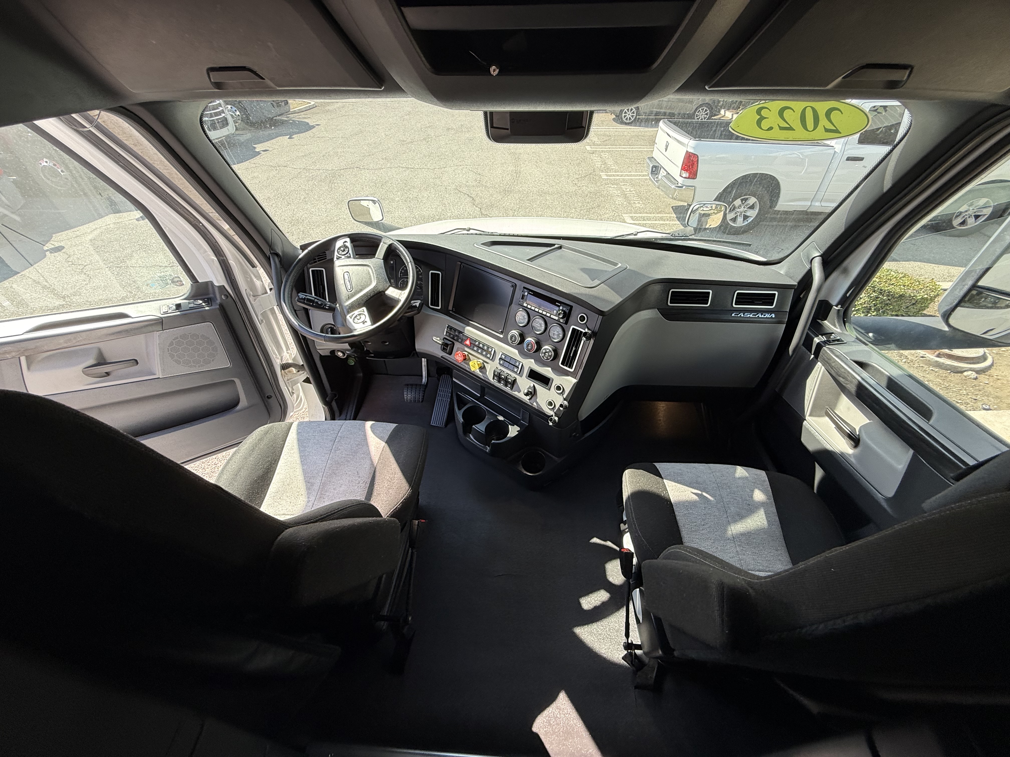 2023 FREIGHTLINER CASCADIA 126SLP - image 16