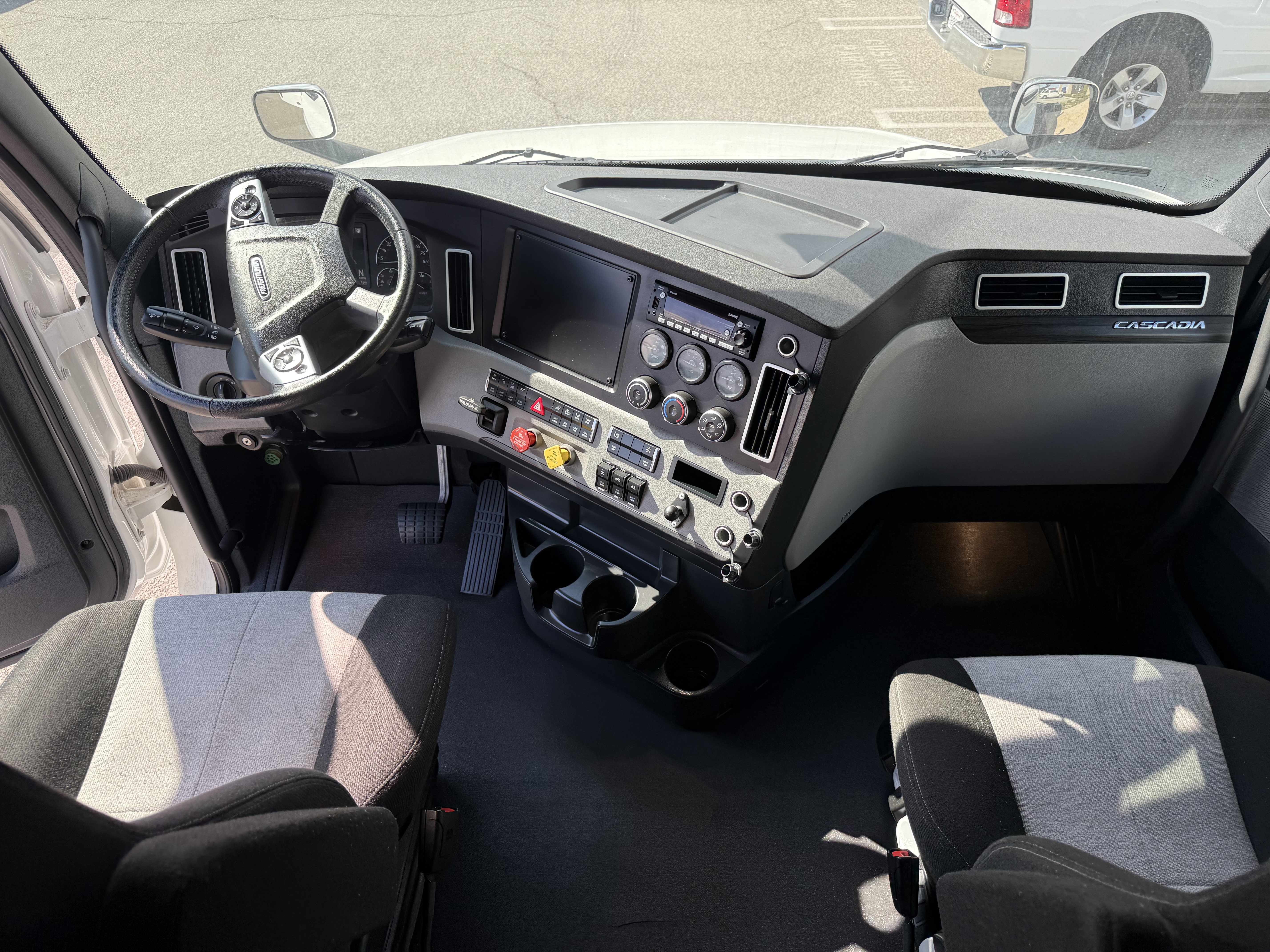 2023 FREIGHTLINER CASCADIA 126SLP - image 17