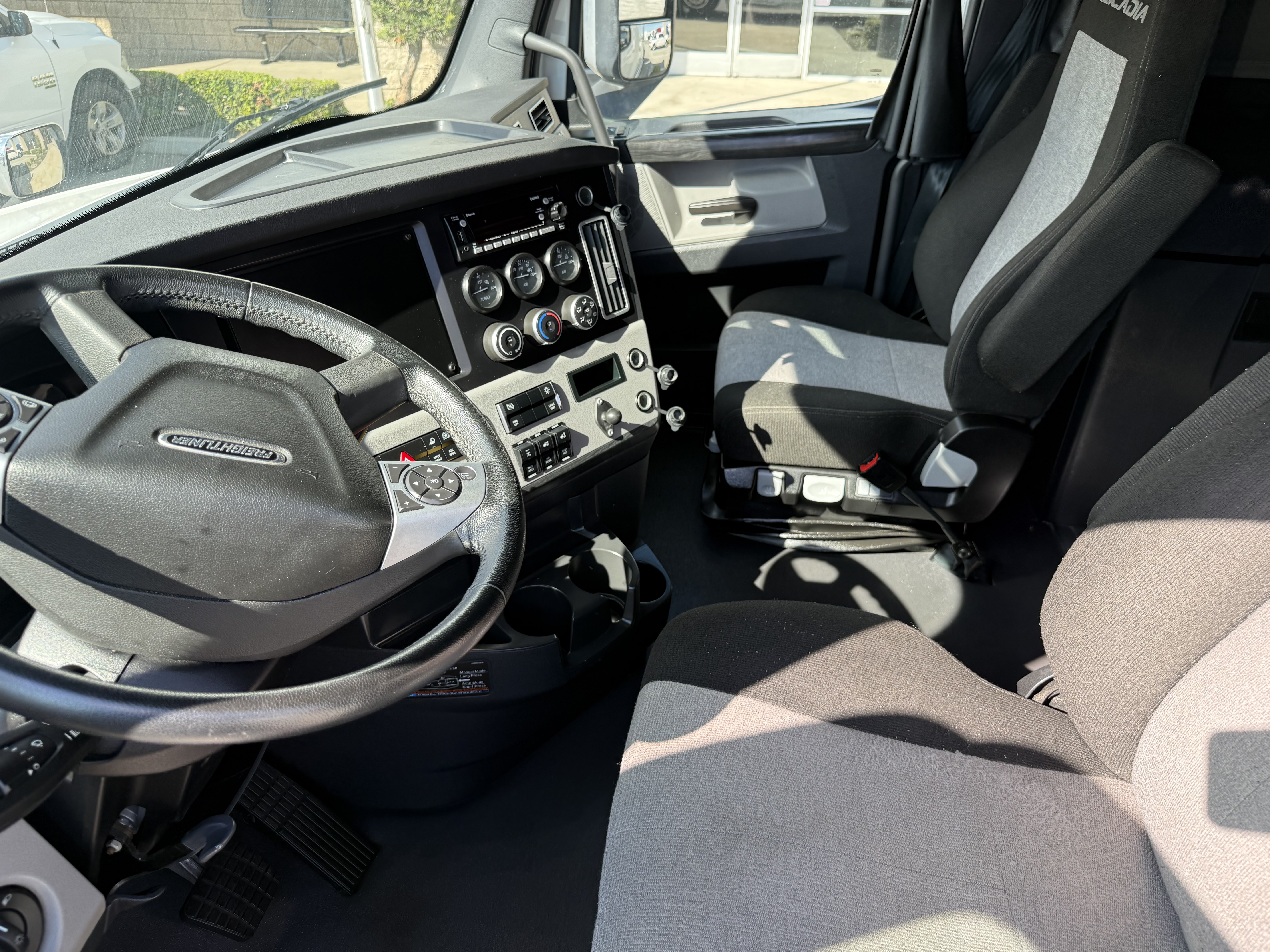 2023 FREIGHTLINER CASCADIA 126SLP - image 20