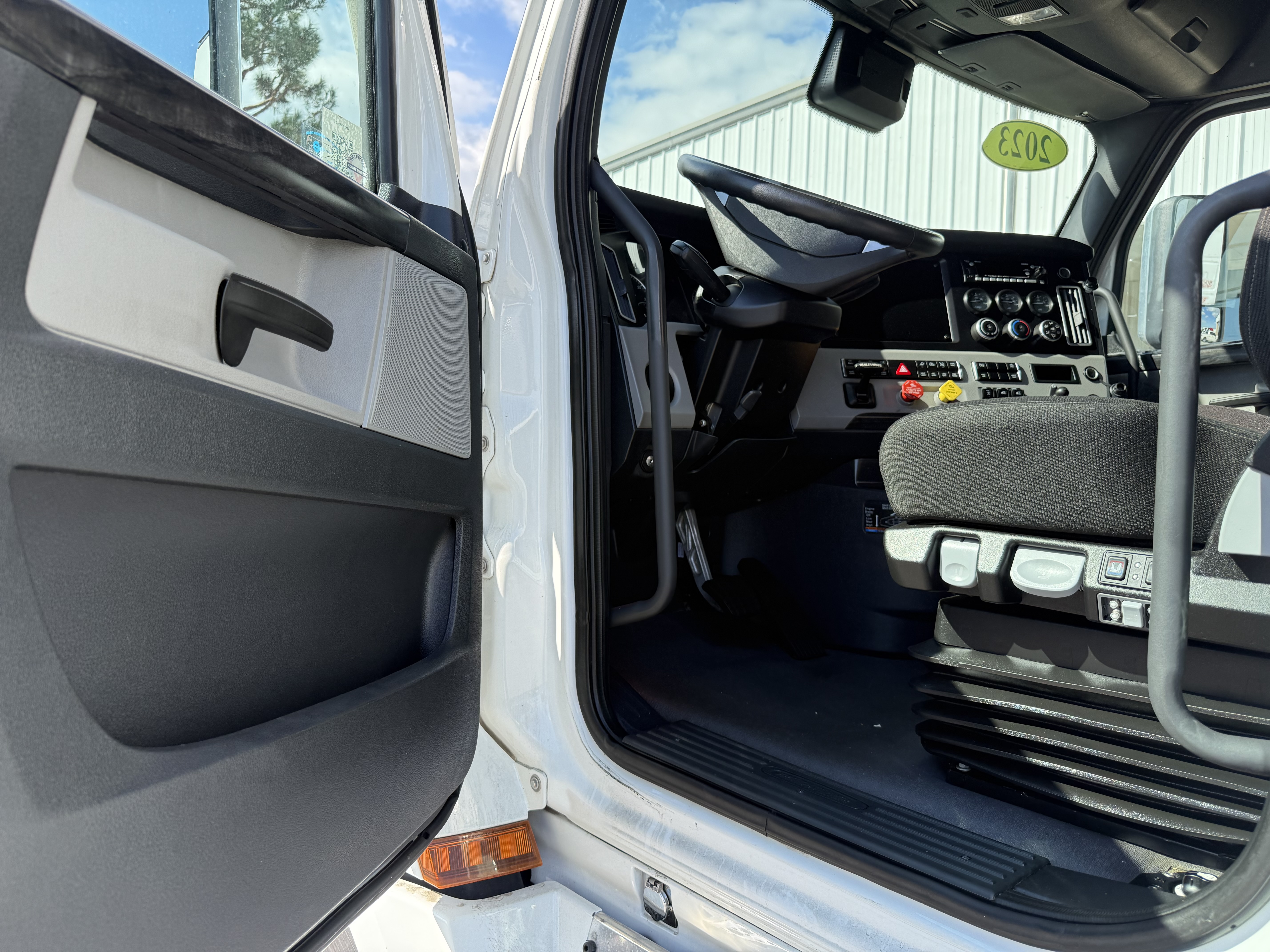 2023 FREIGHTLINER CASCADIA 126SLP - image 21