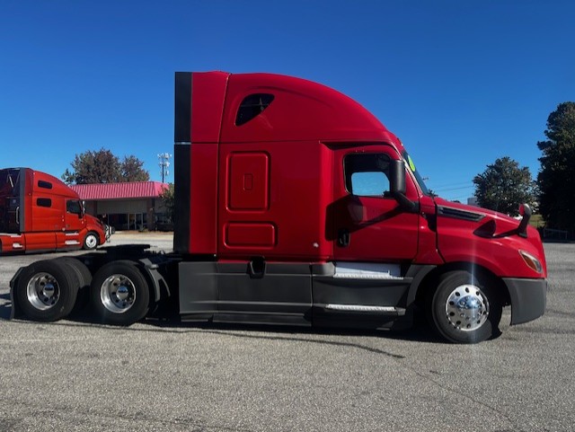 2020 FREIGHTLINER CASCADIA 126SLP - image 2