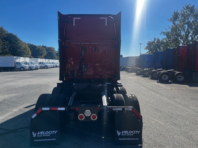 2020 FREIGHTLINER CASCADIA 126SLP - image 3