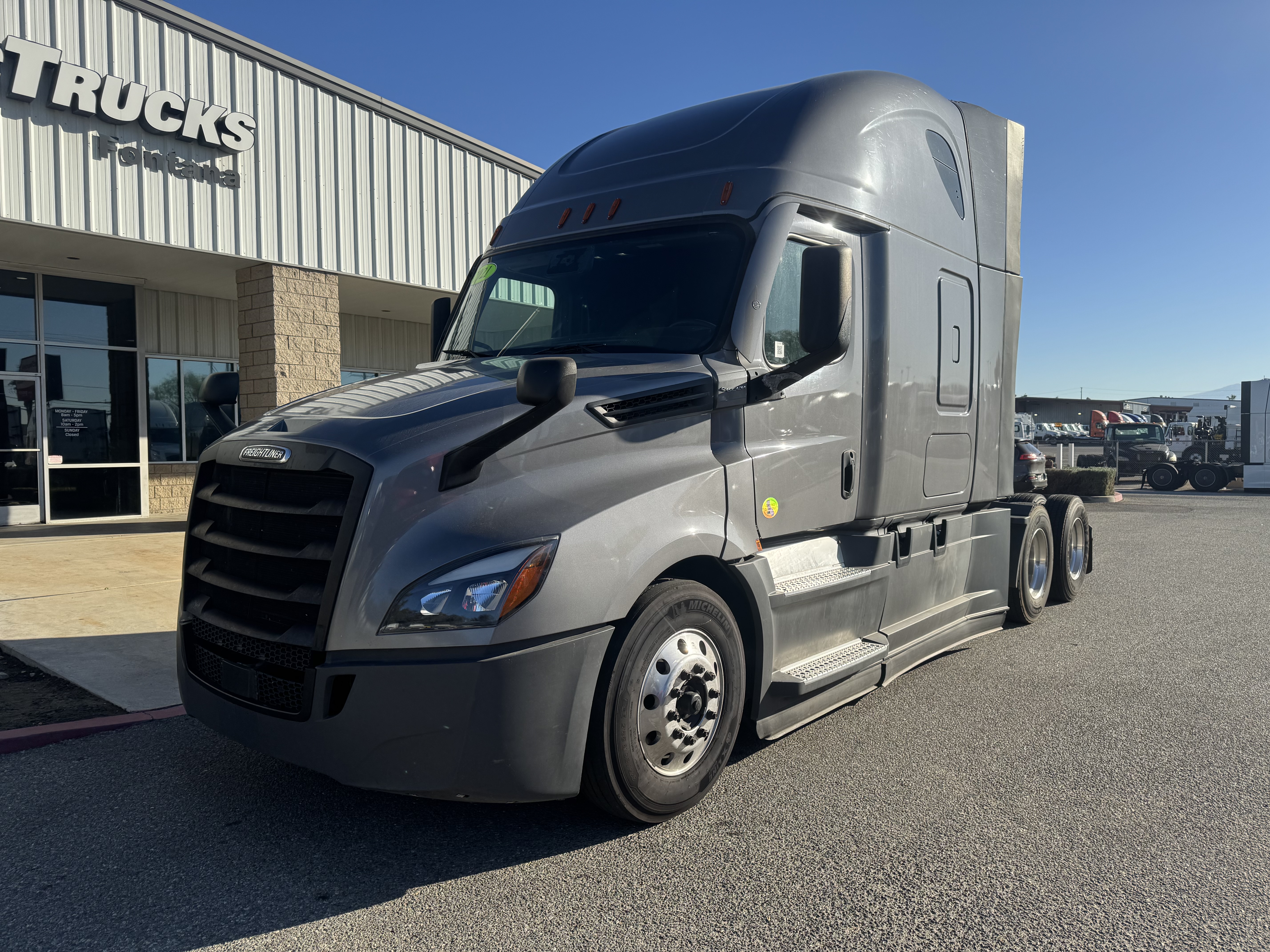 2021 FREIGHTLINER CASCADIA 126SLP - image 2