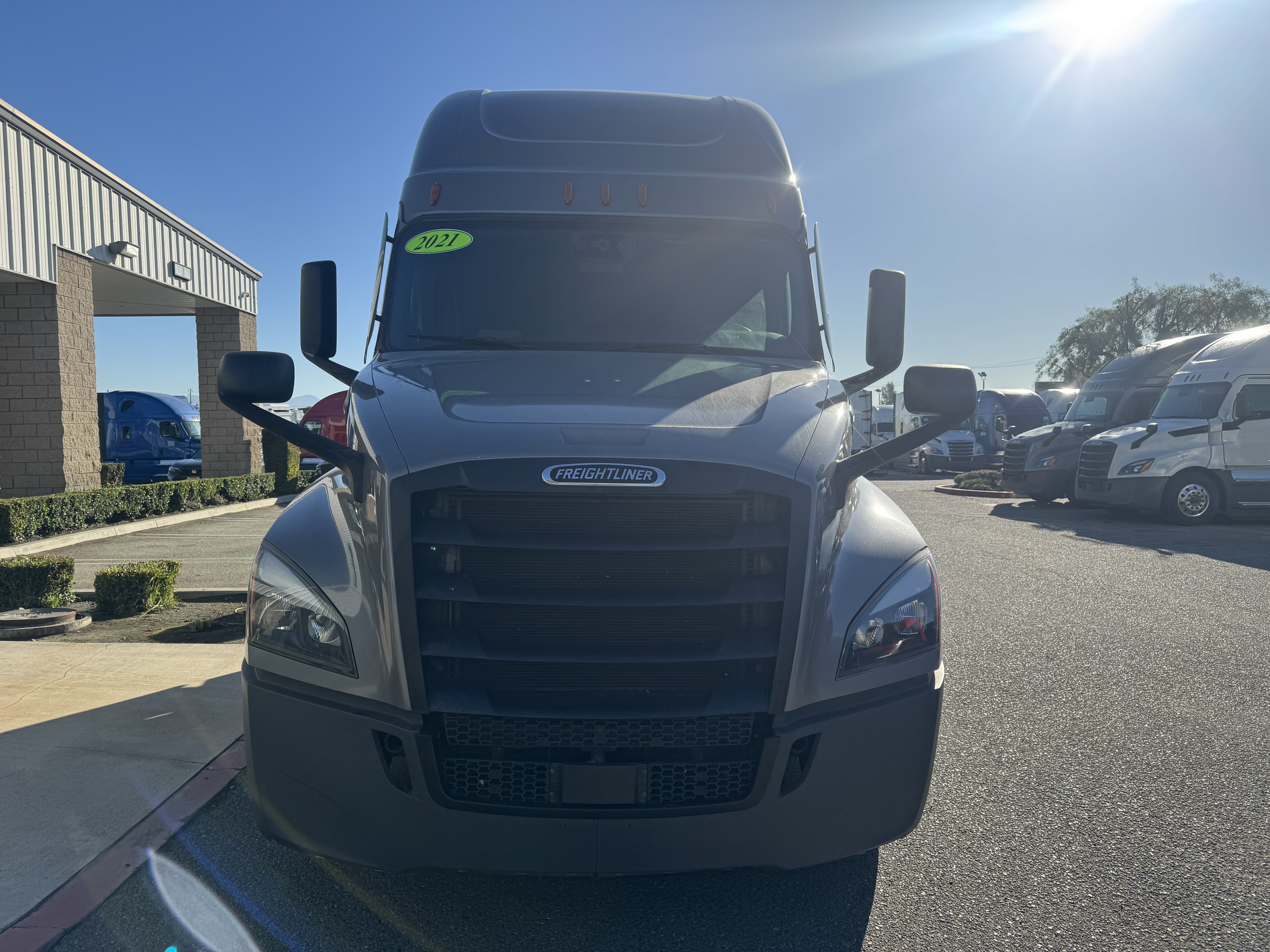 2021 FREIGHTLINER CASCADIA 126SLP - image 1