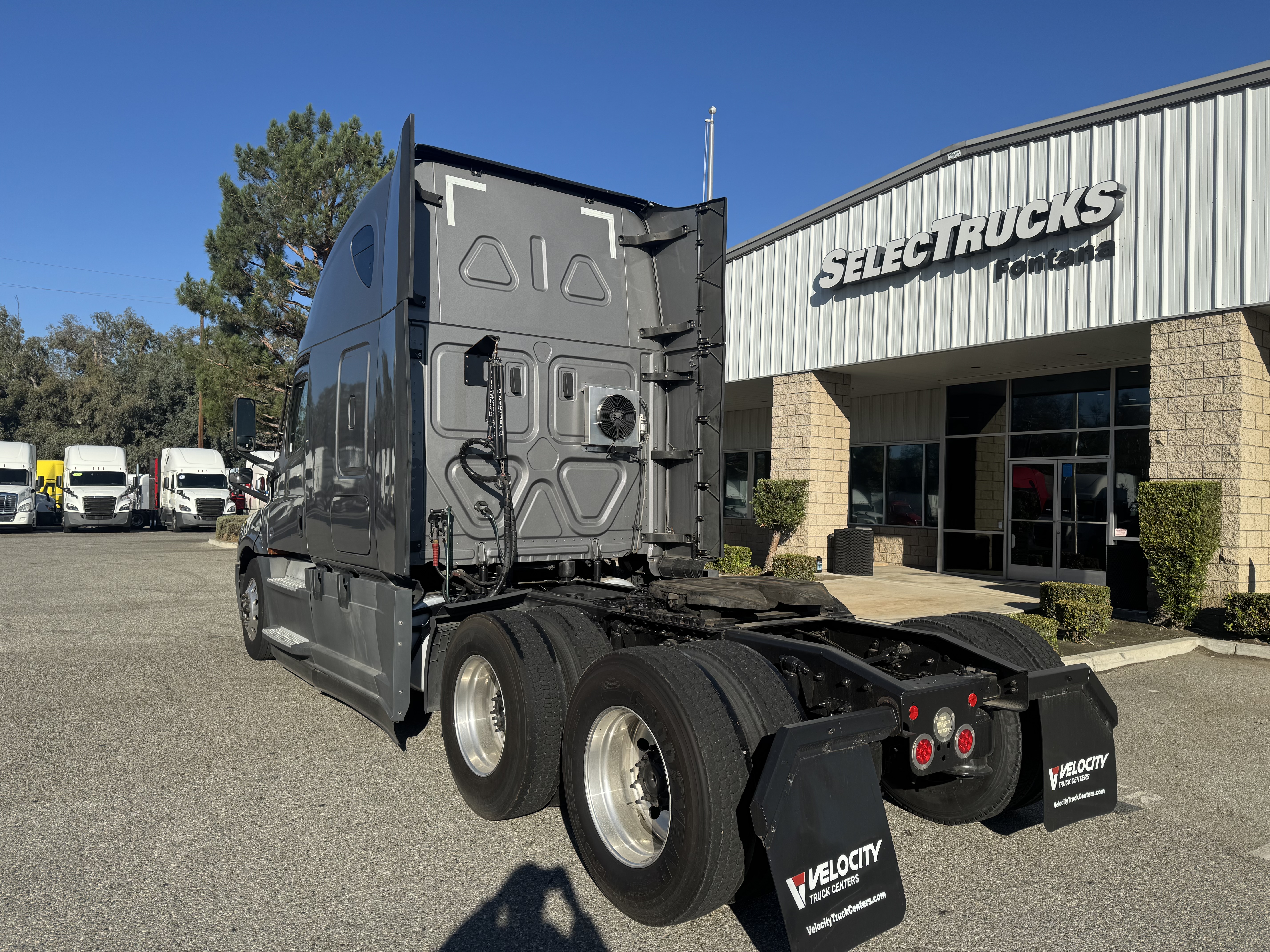 2021 FREIGHTLINER CASCADIA 126SLP - image 4