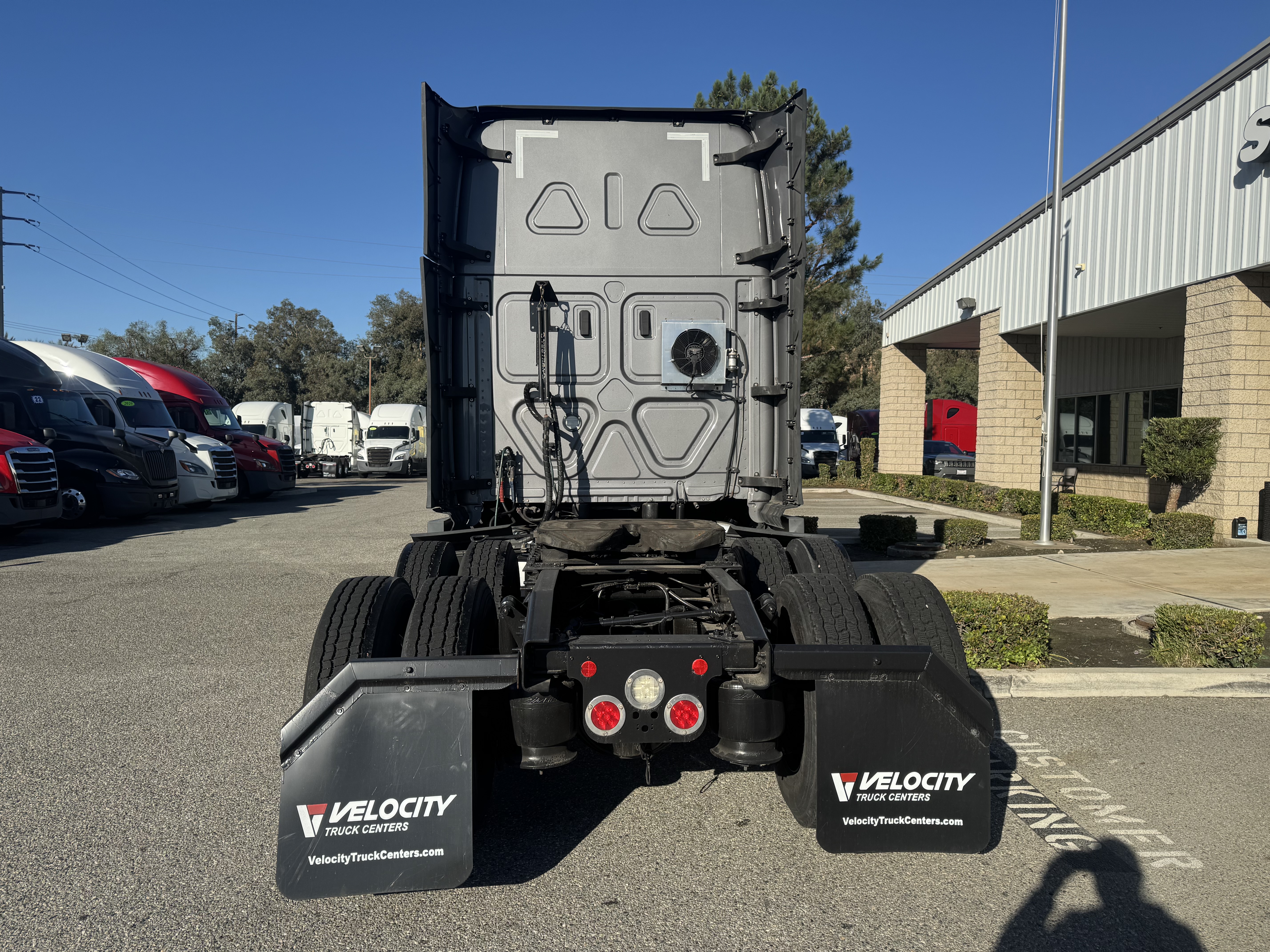 2021 FREIGHTLINER CASCADIA 126SLP - image 5