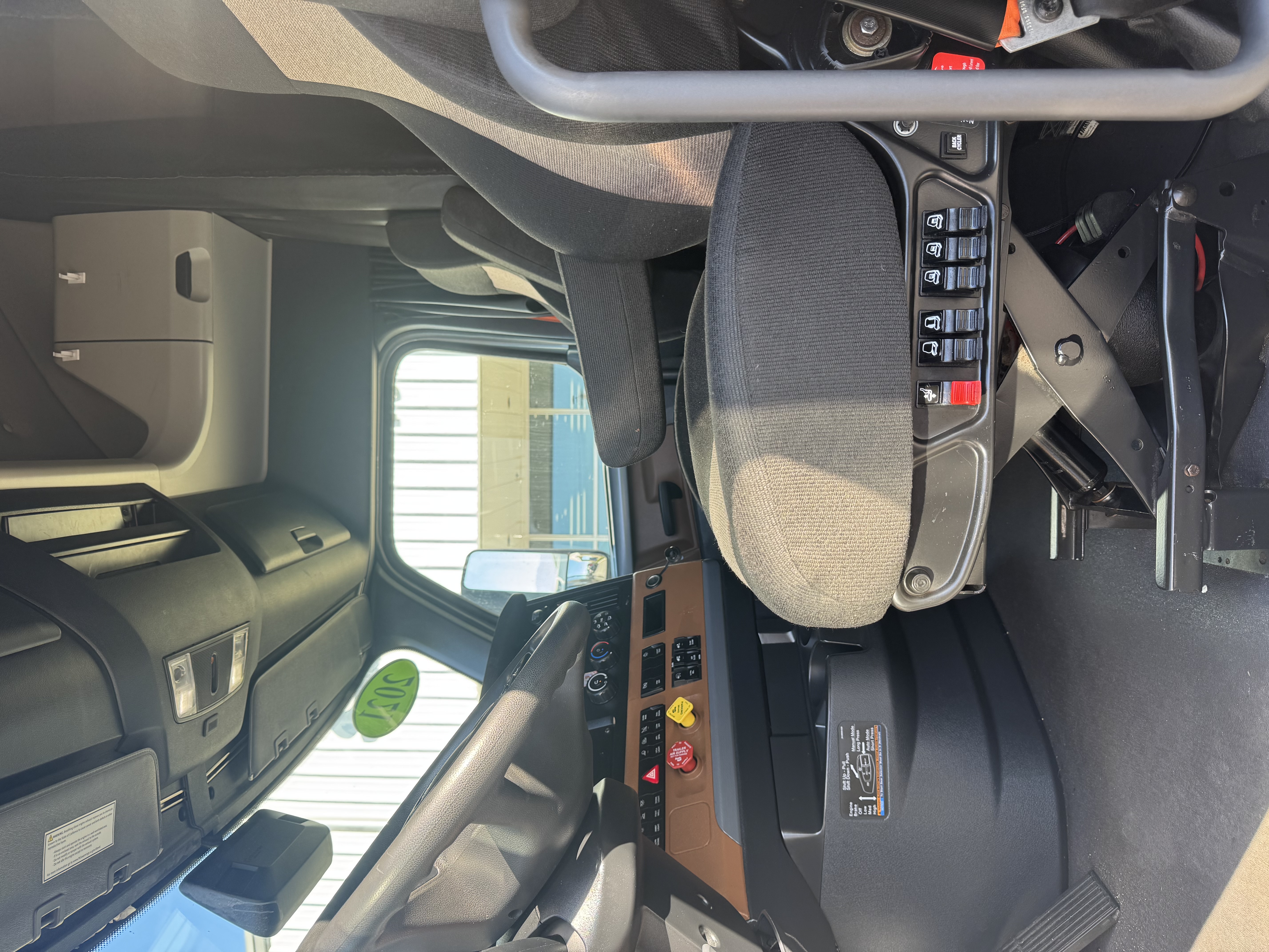 2021 FREIGHTLINER CASCADIA 126SLP - image 16
