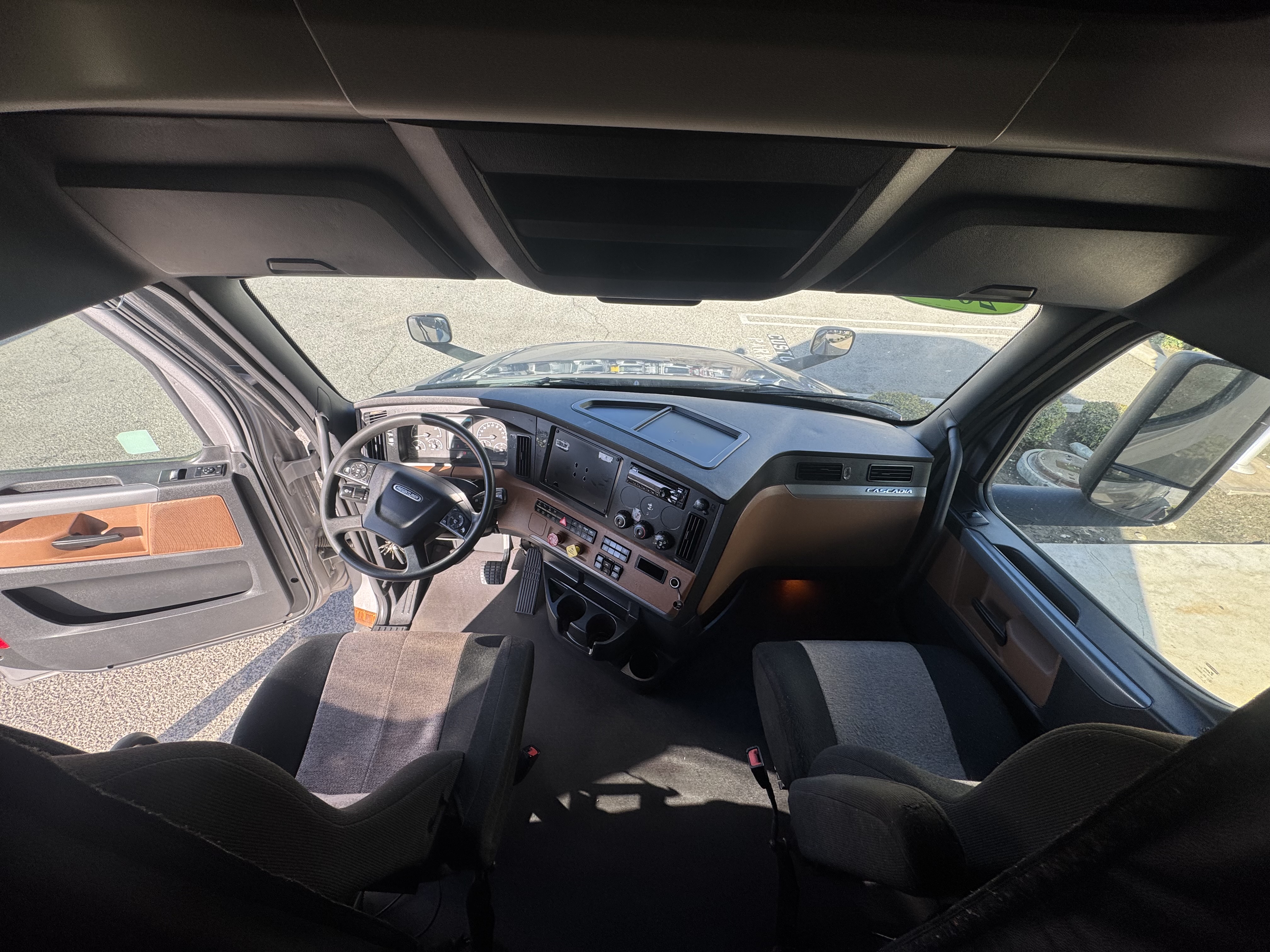 2021 FREIGHTLINER CASCADIA 126SLP - image 18