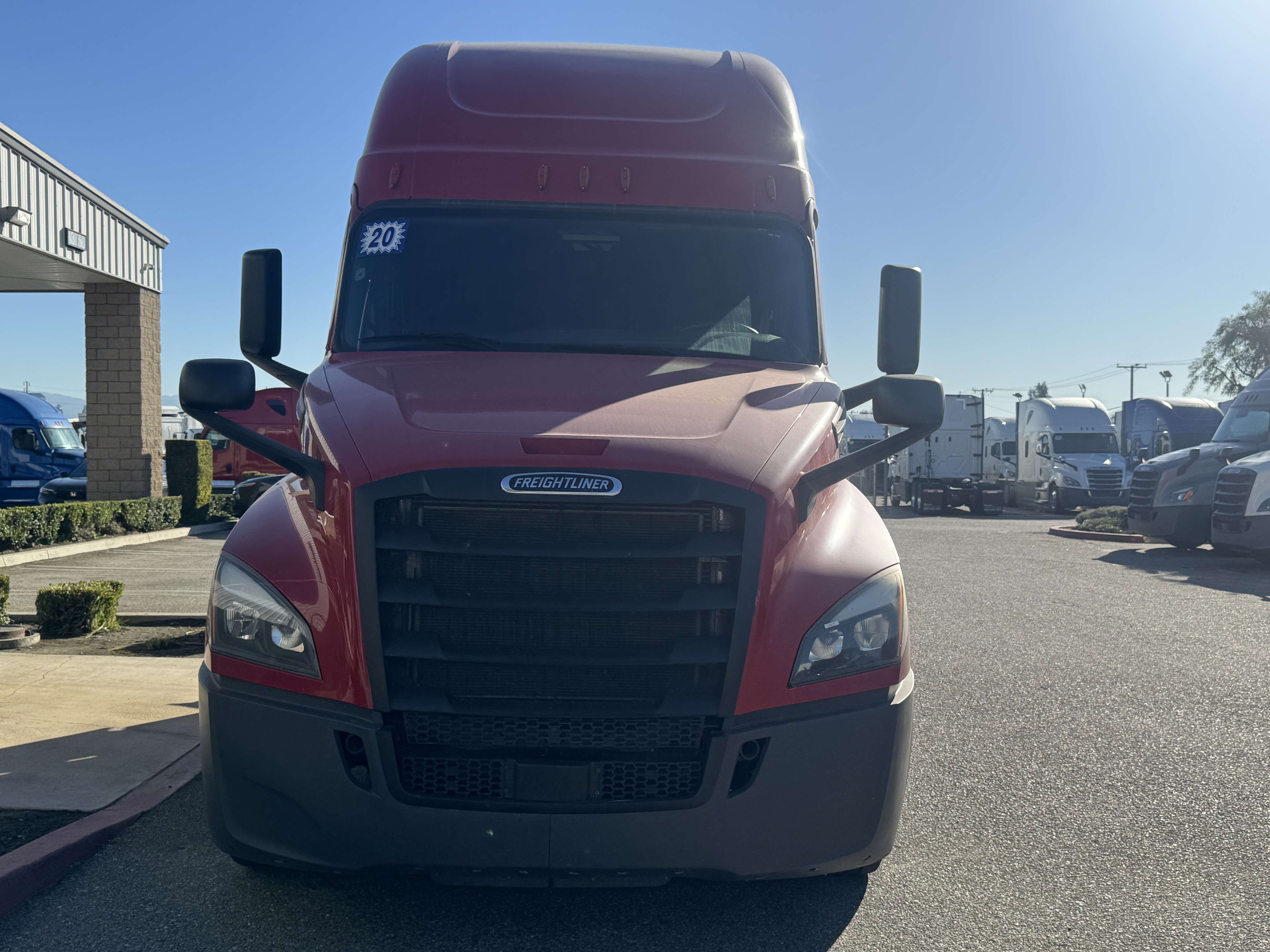 2020 FREIGHTLINER CASCADIA 126SLP - image 1