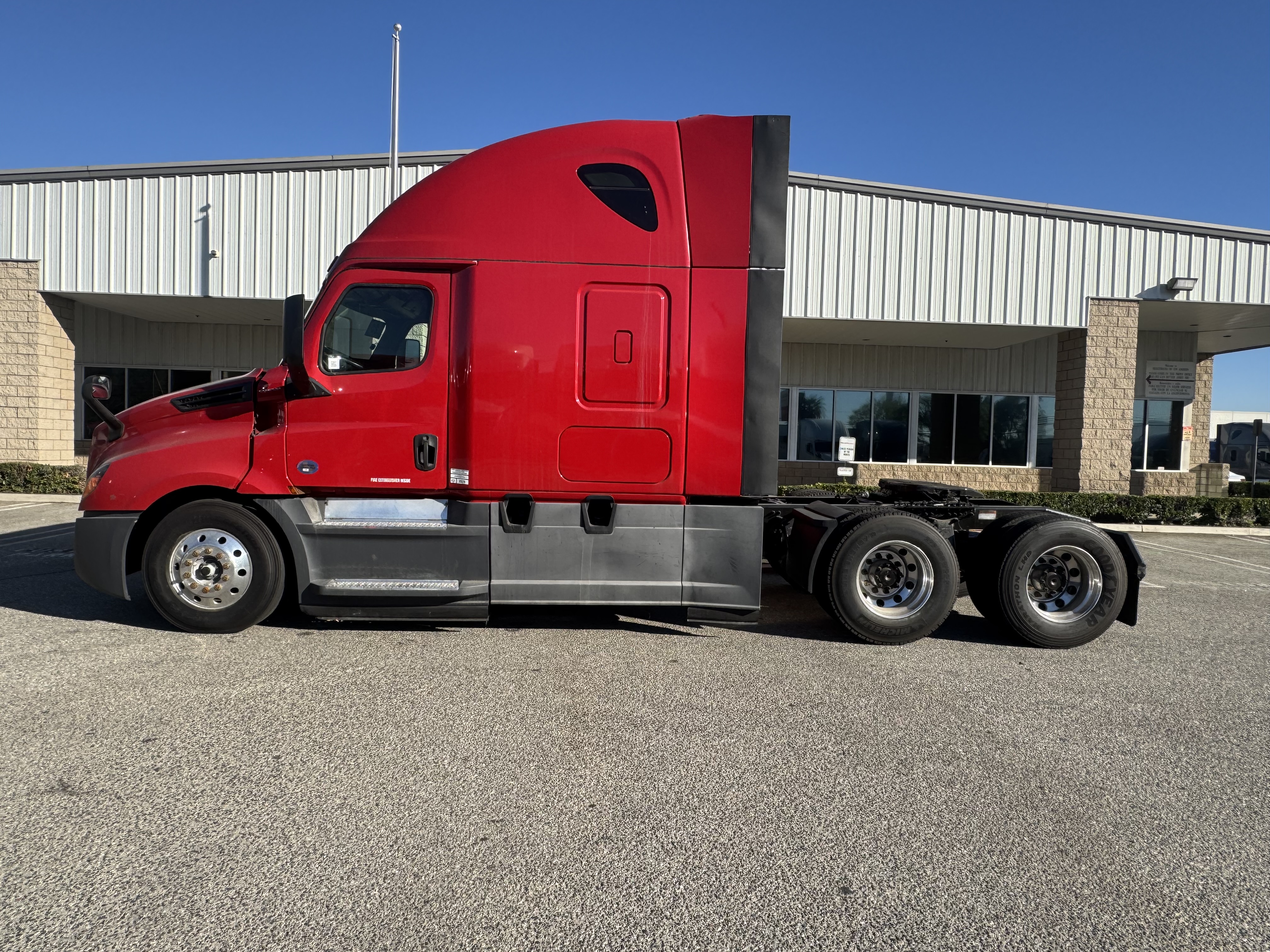 2020 FREIGHTLINER CASCADIA 126SLP - image 3