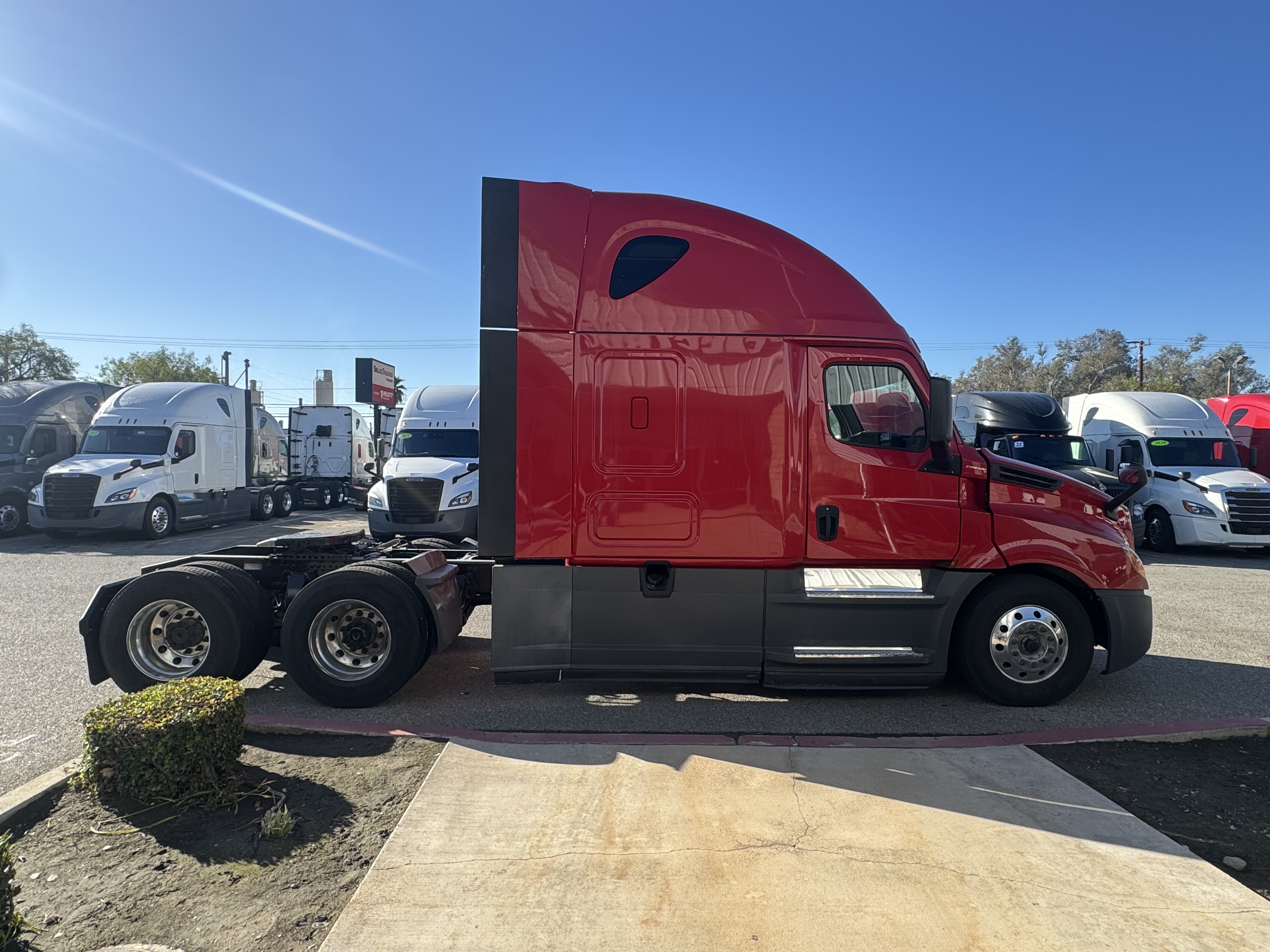 2020 FREIGHTLINER CASCADIA 126SLP - image 7