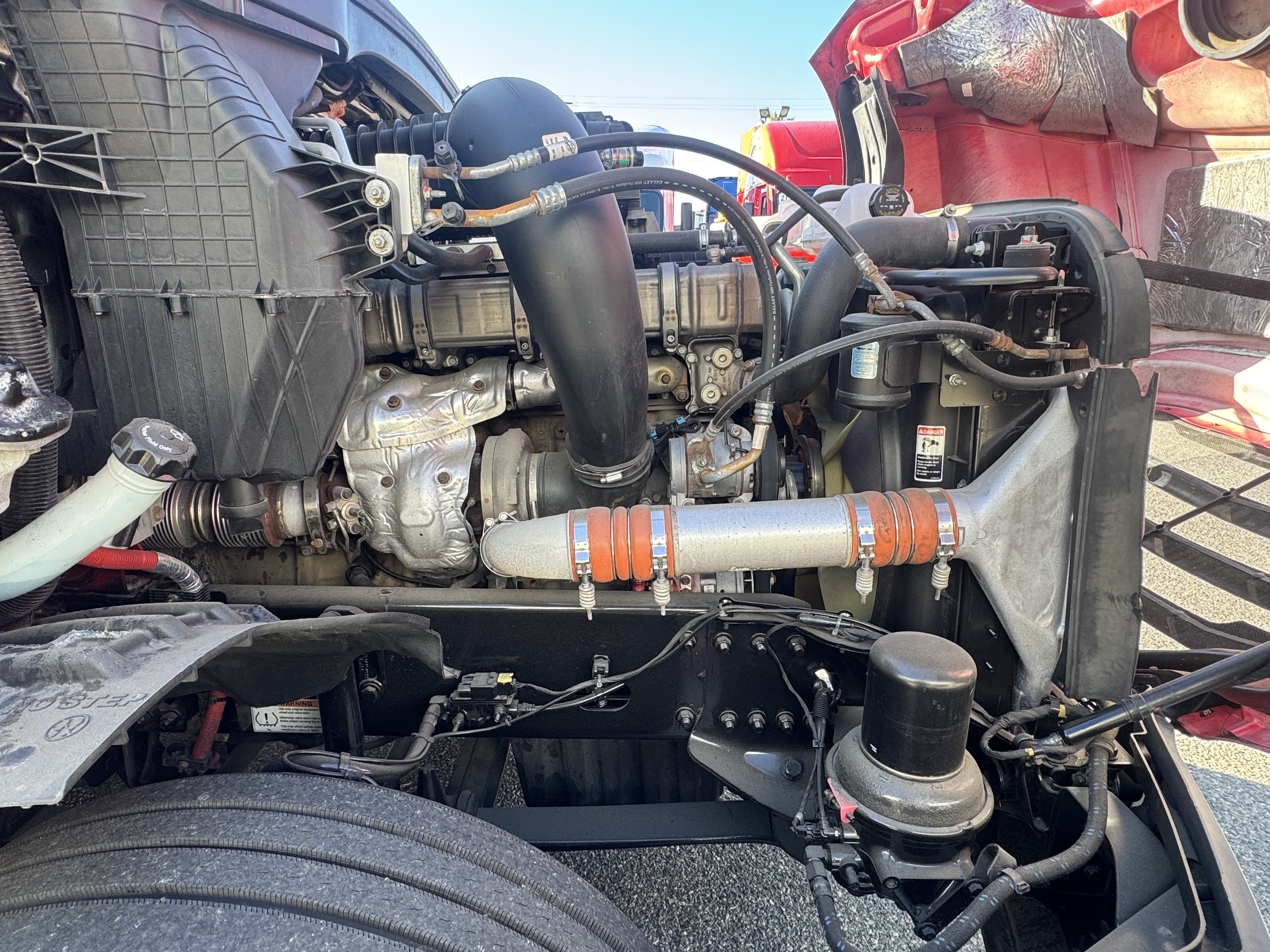 2020 FREIGHTLINER CASCADIA 126SLP - image 9