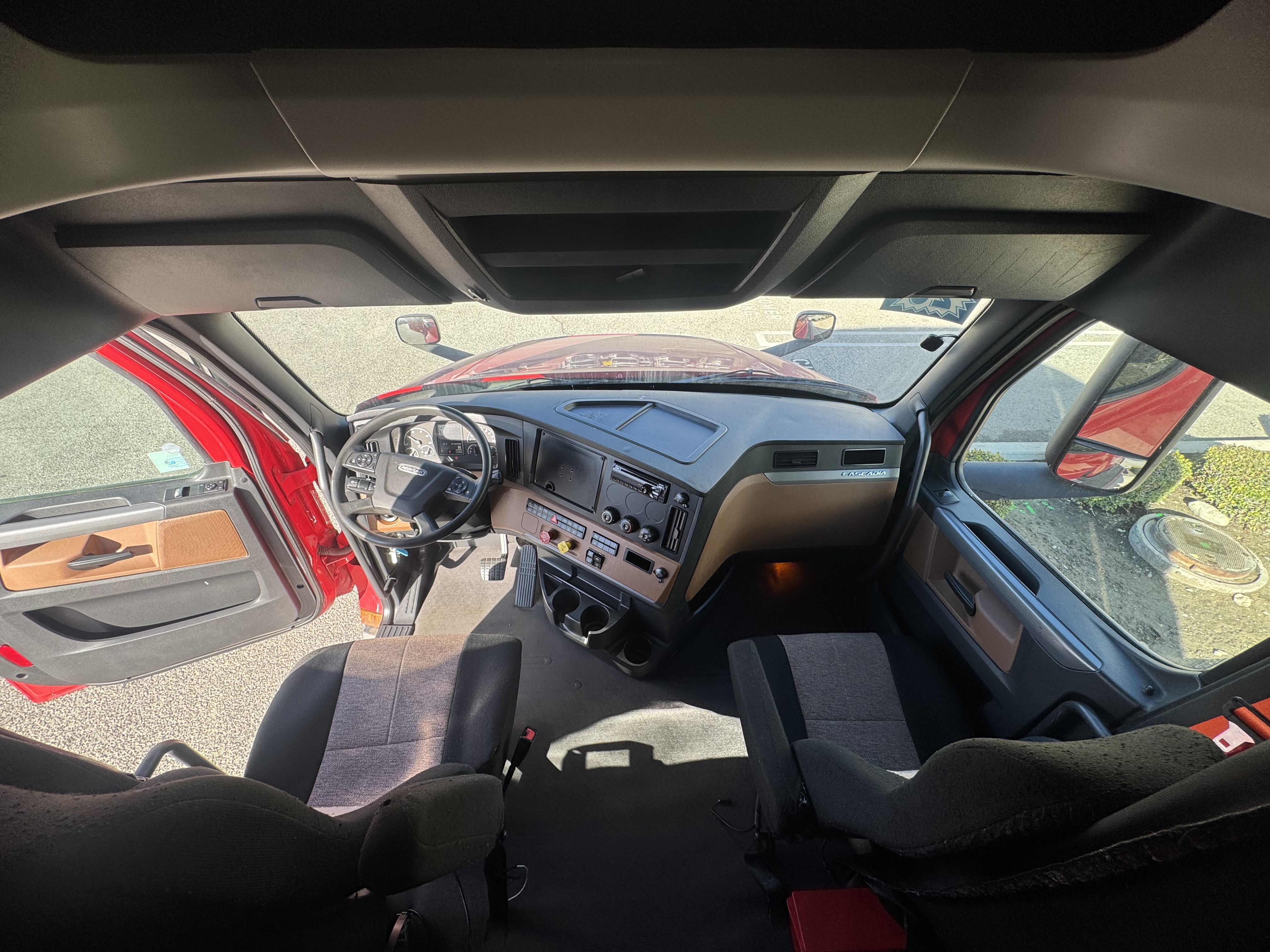 2020 FREIGHTLINER CASCADIA 126SLP - image 18