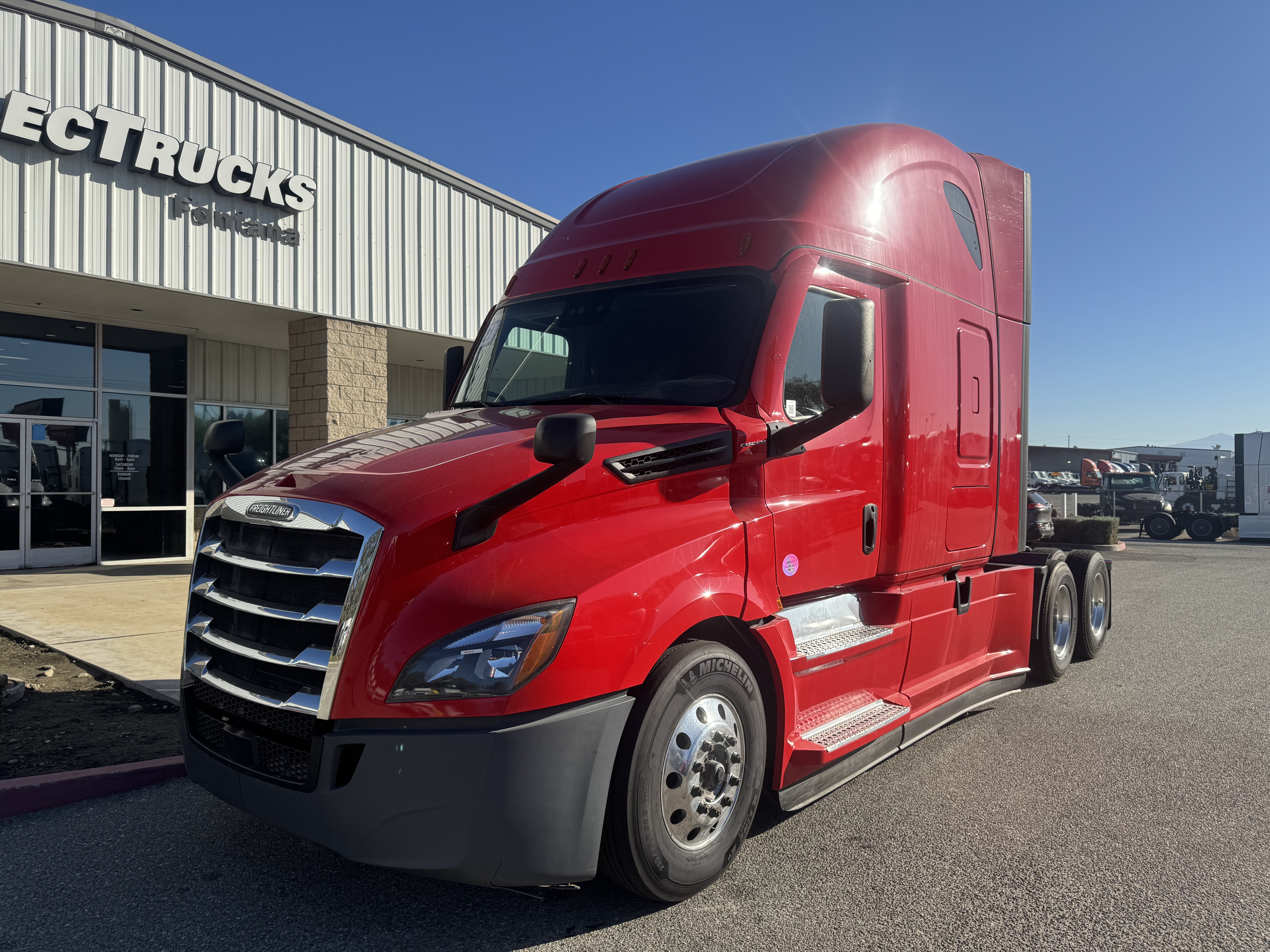 2021 FREIGHTLINER CASCADIA 126SLP - image 2