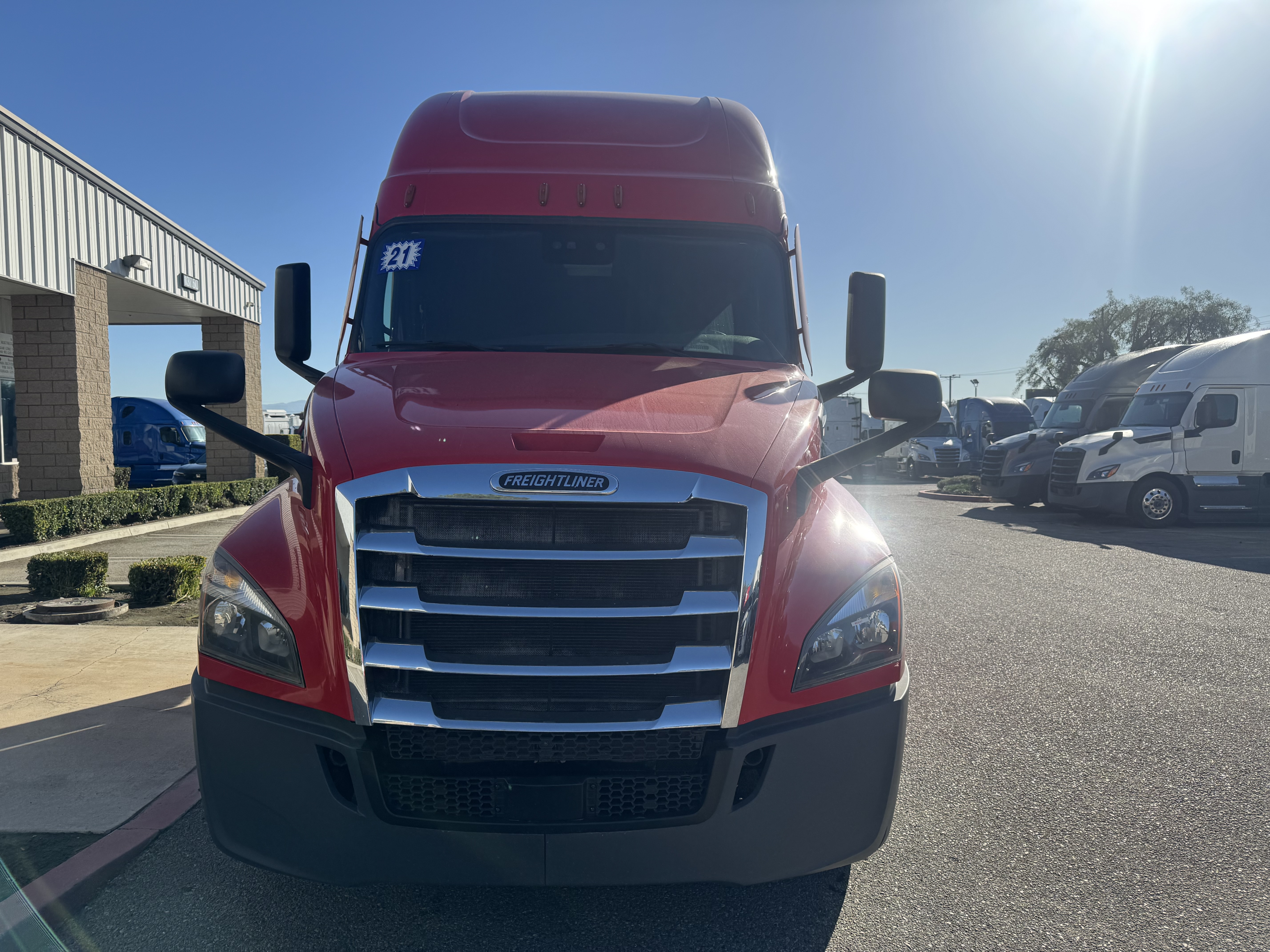 2021 FREIGHTLINER CASCADIA 126SLP - image 2