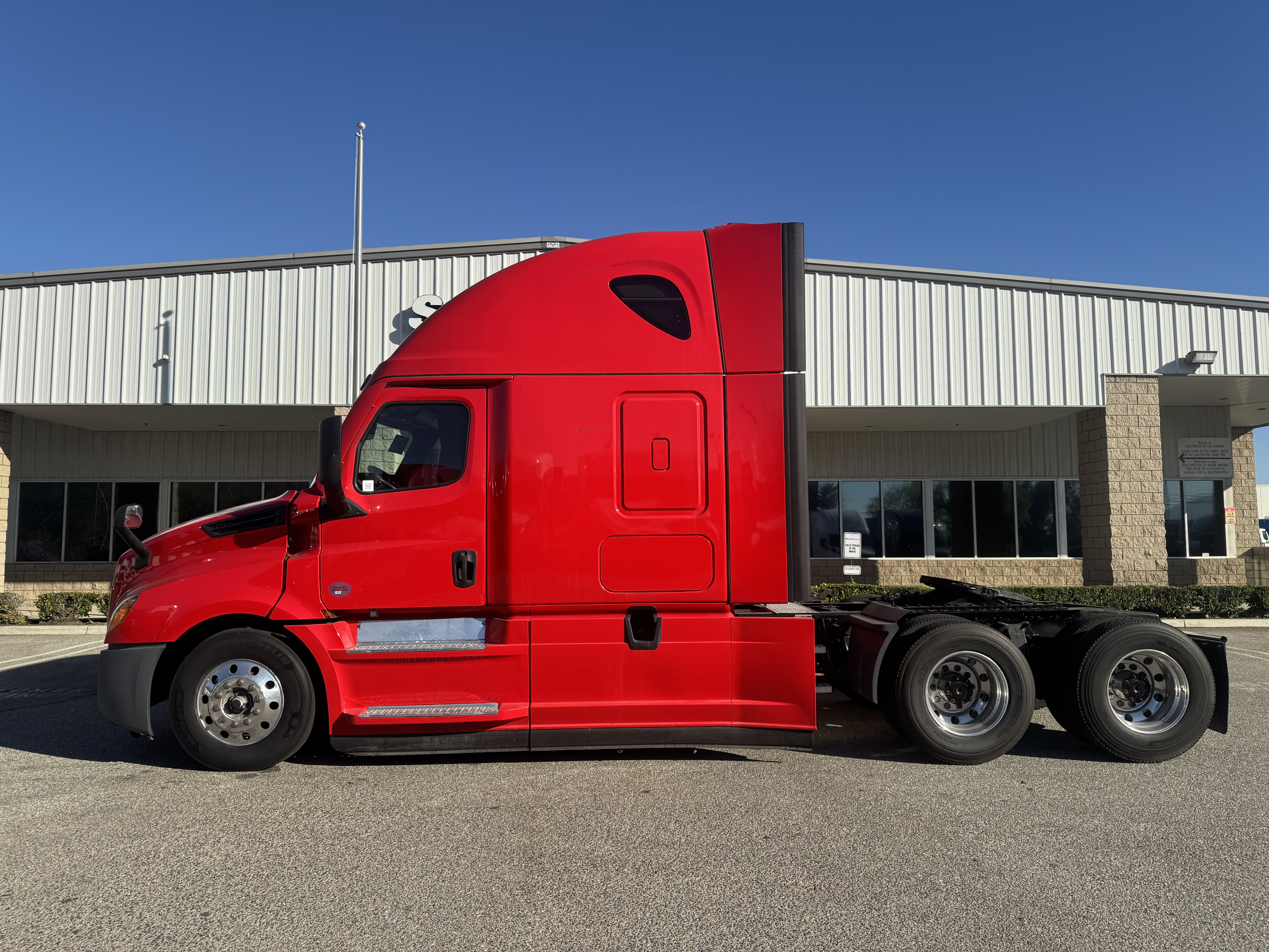 2021 FREIGHTLINER CASCADIA 126SLP - image 3