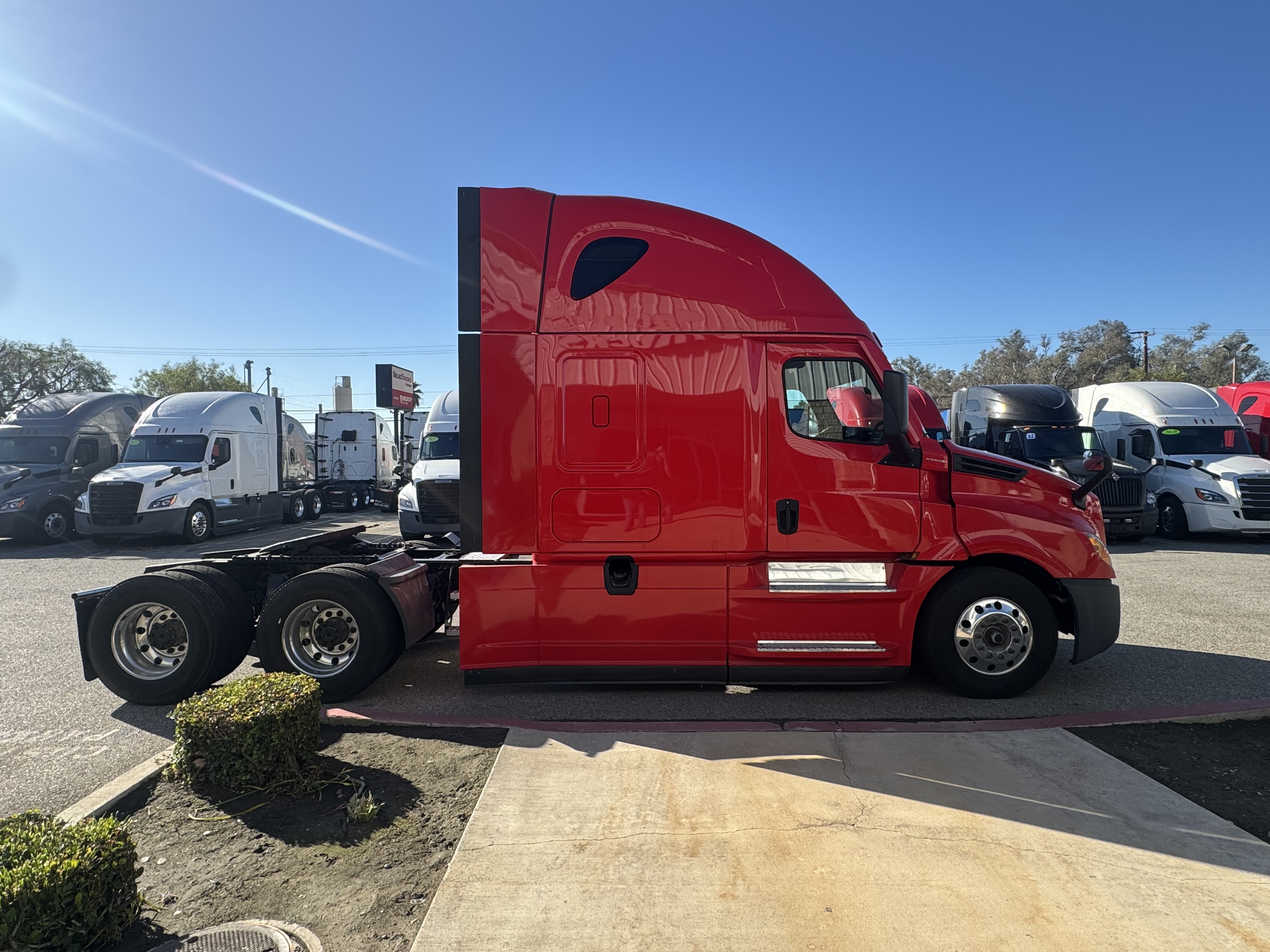 2021 FREIGHTLINER CASCADIA 126SLP - image 8