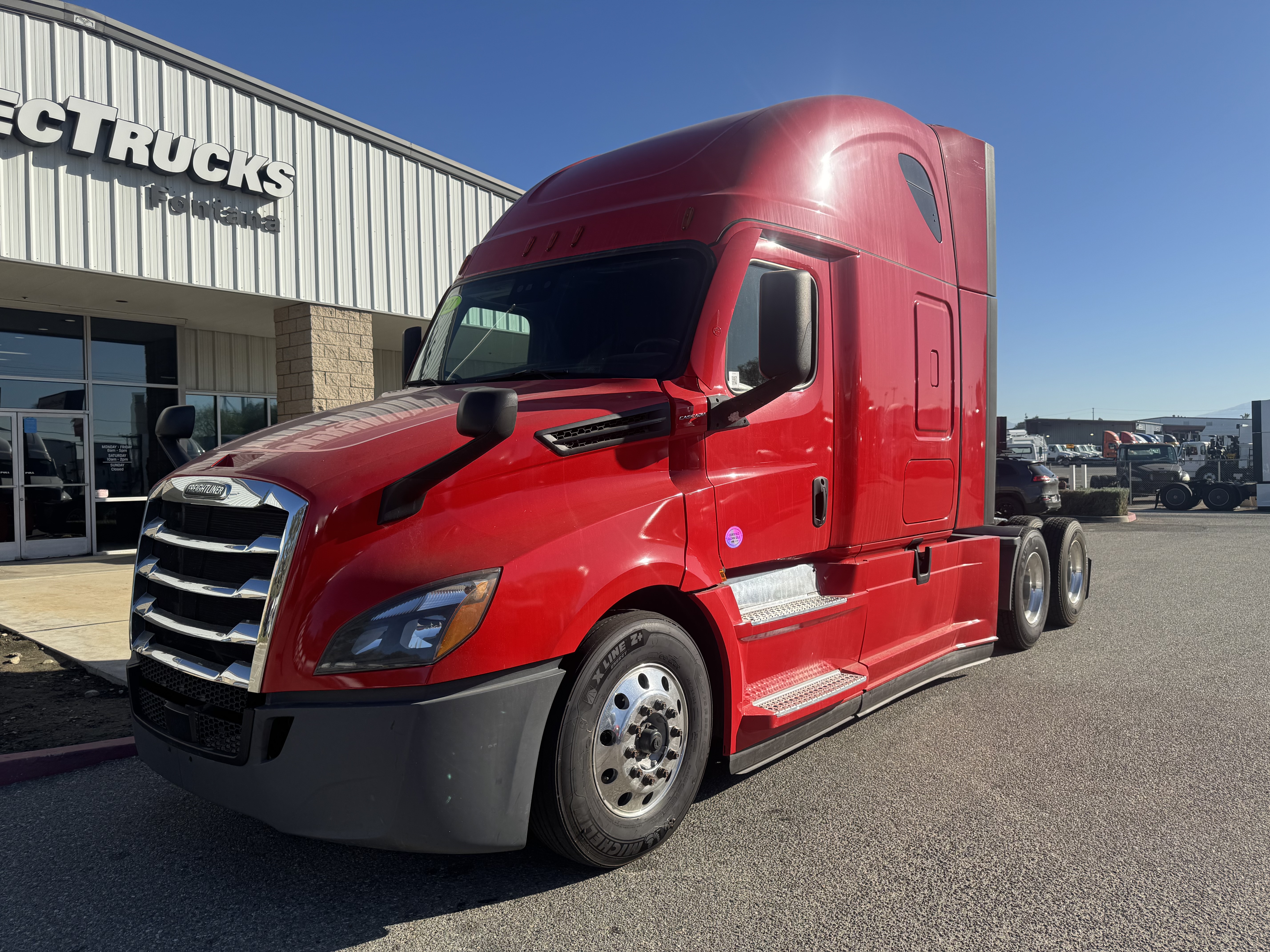 2021 FREIGHTLINER CASCADIA 126SLP - image 1