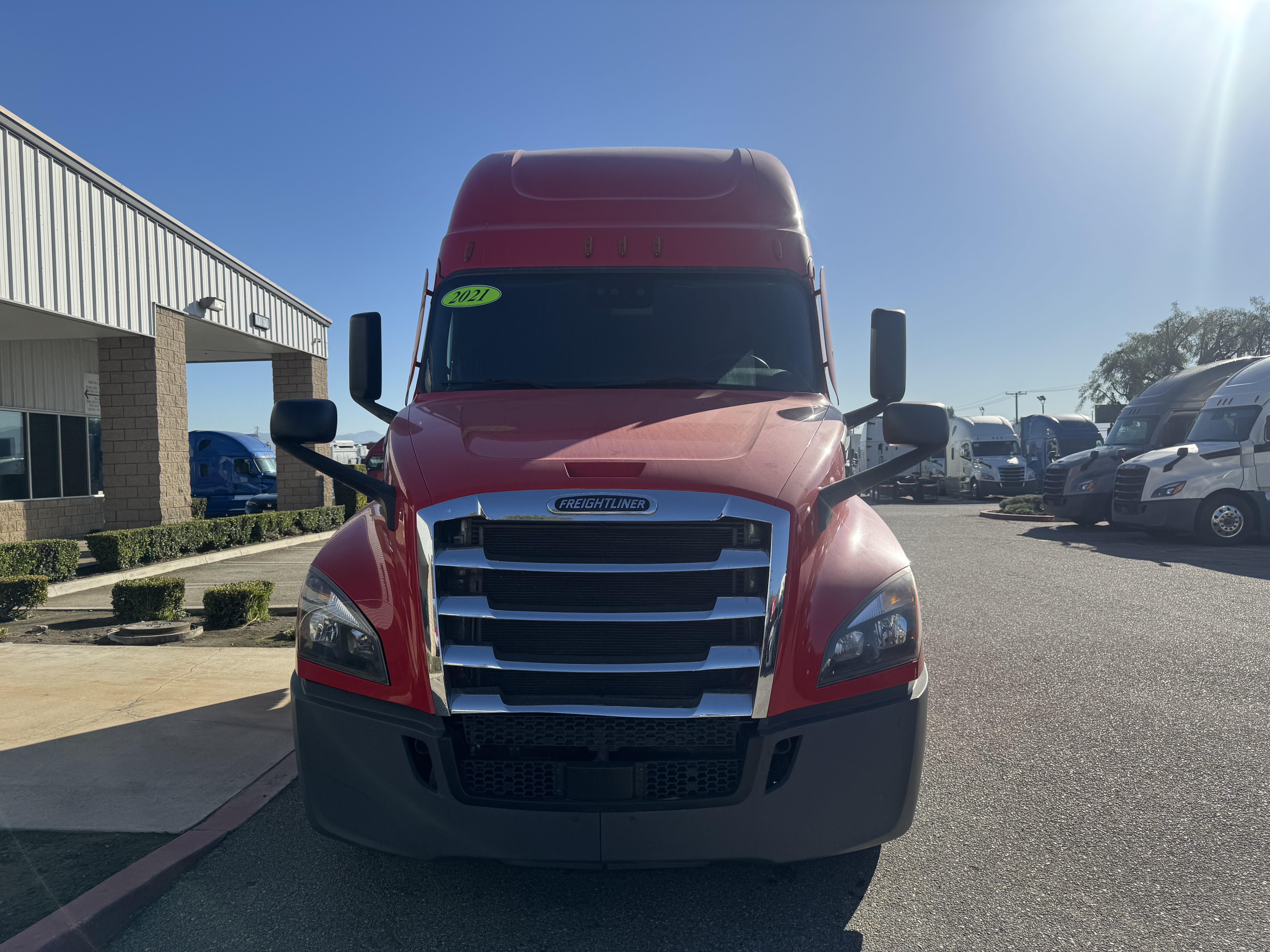 2021 FREIGHTLINER CASCADIA 126SLP - image 2