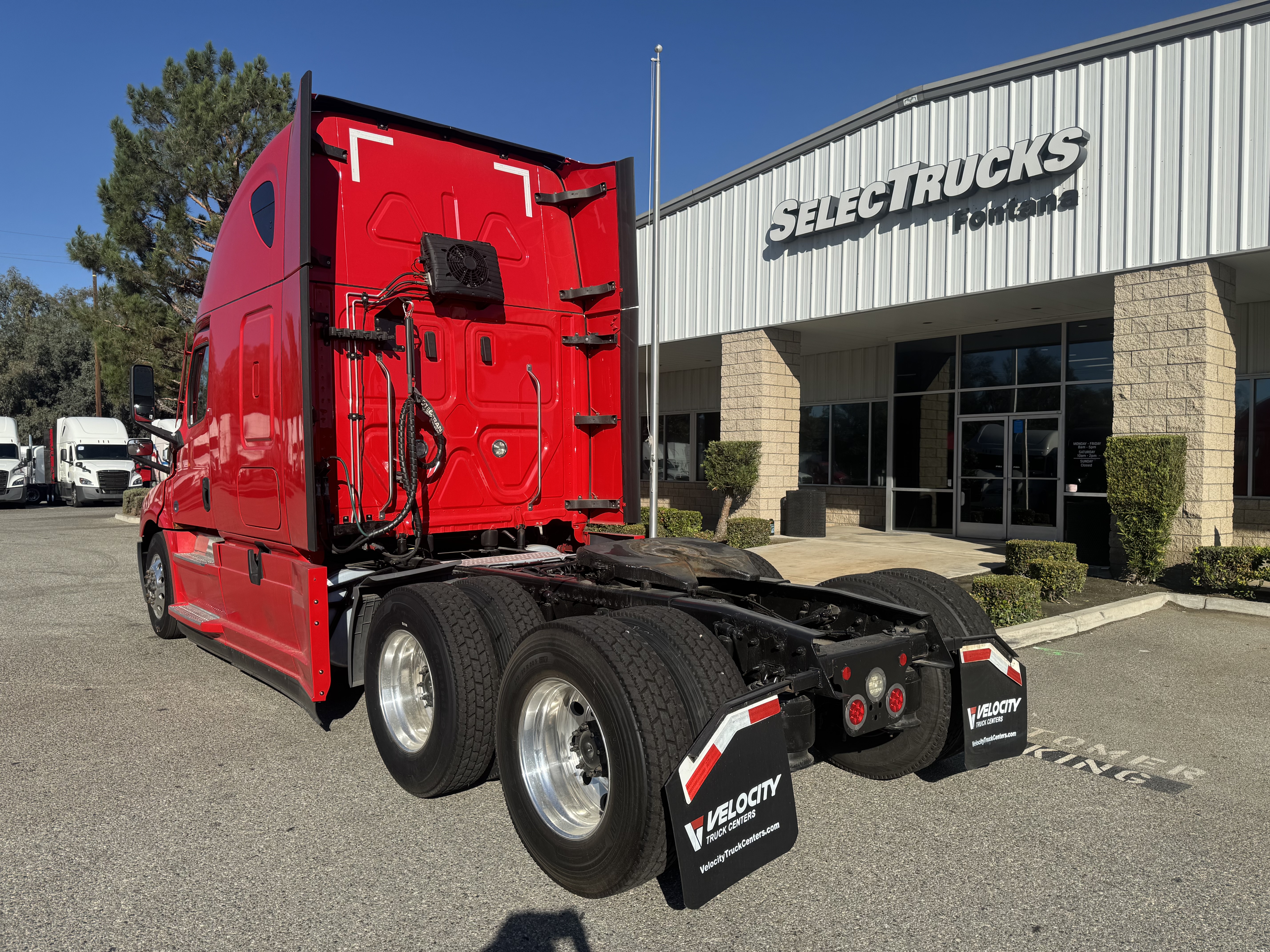 2021 FREIGHTLINER CASCADIA 126SLP - image 4
