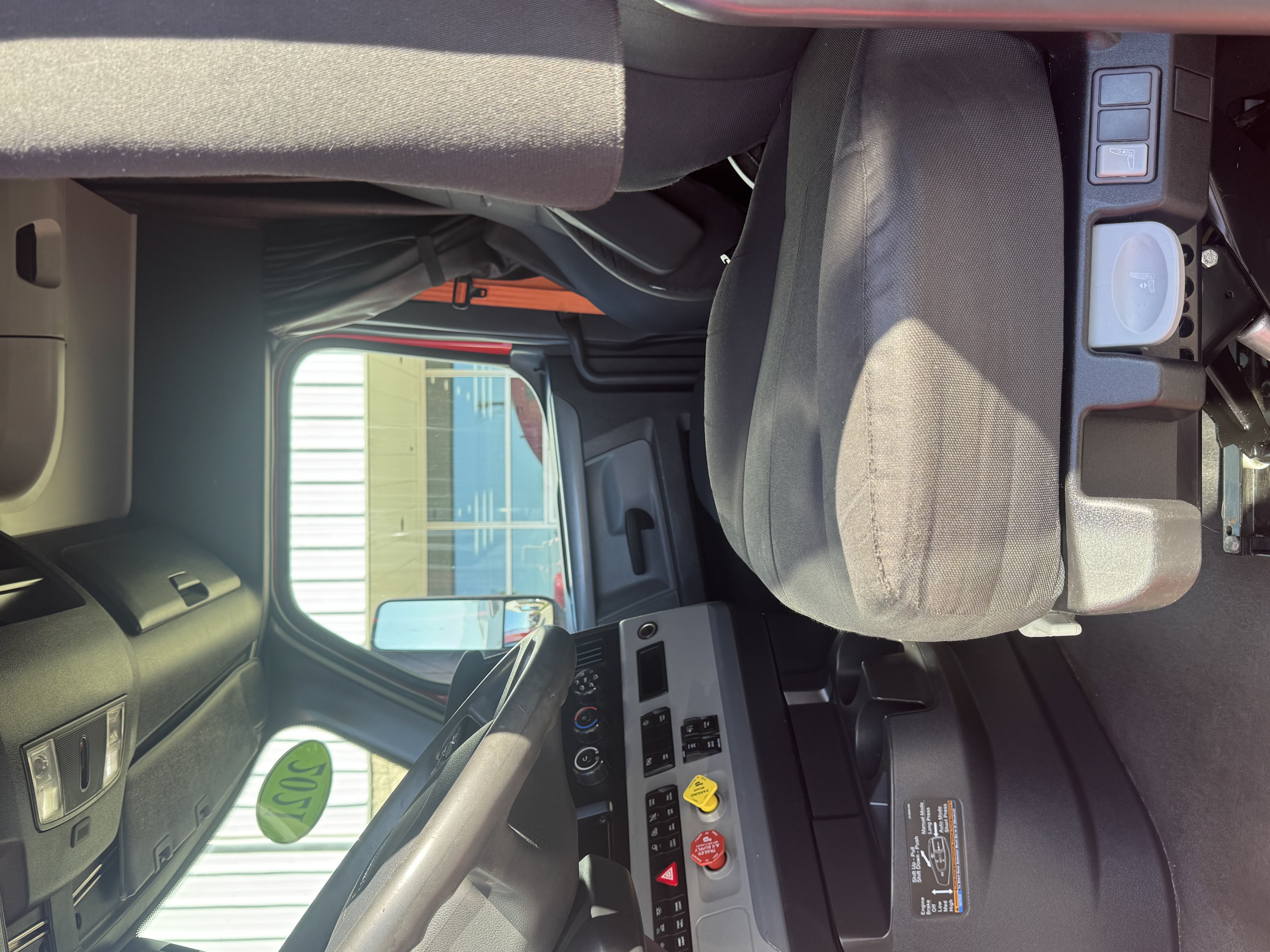 2021 FREIGHTLINER CASCADIA 126SLP - image 16