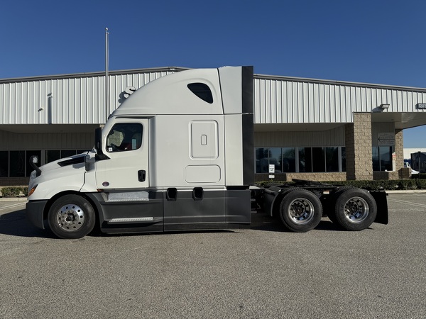 FREIGHTLINER CASCADIA 126SLP 2023