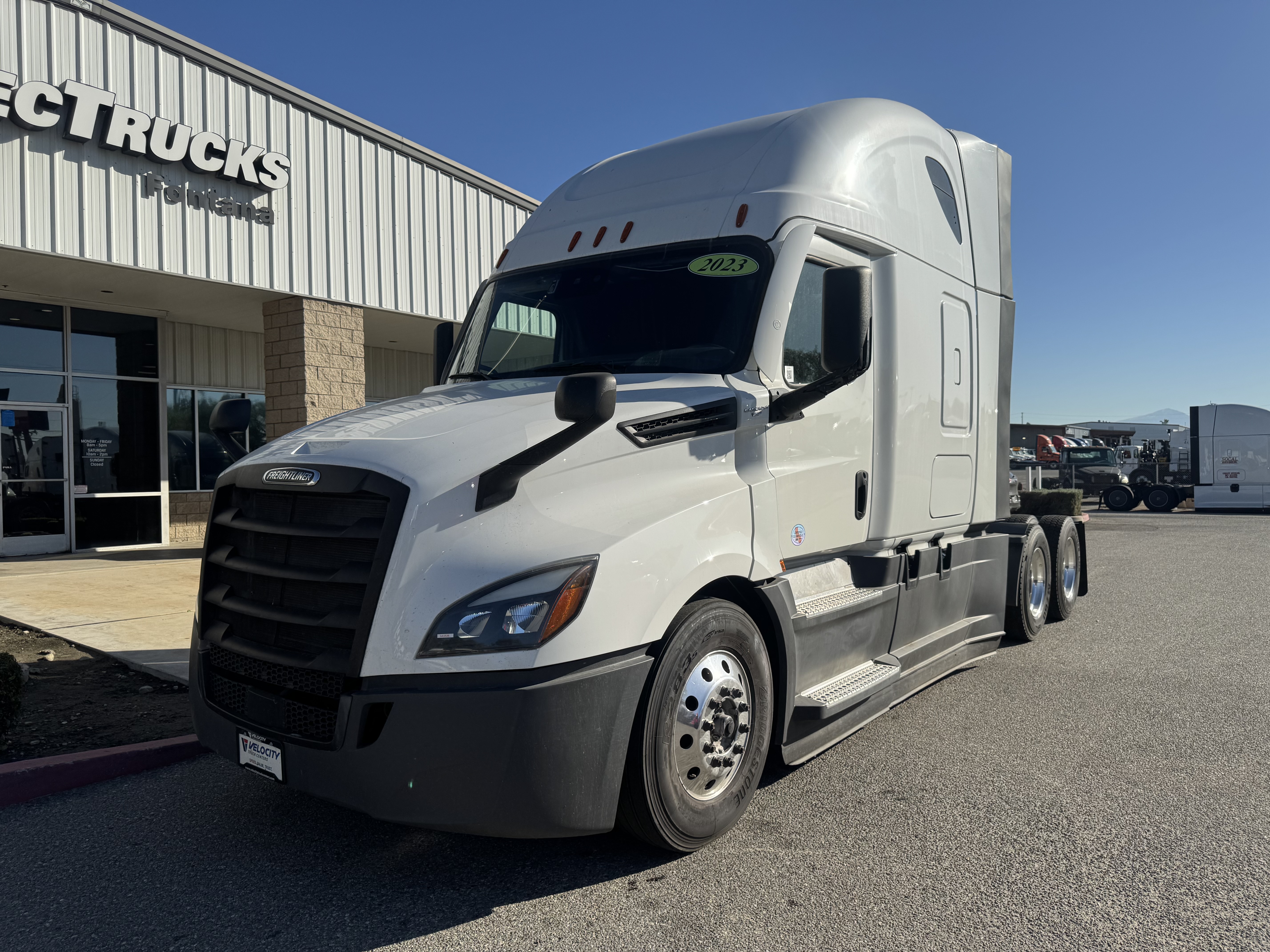 2023 FREIGHTLINER CASCADIA 126SLP - image 1