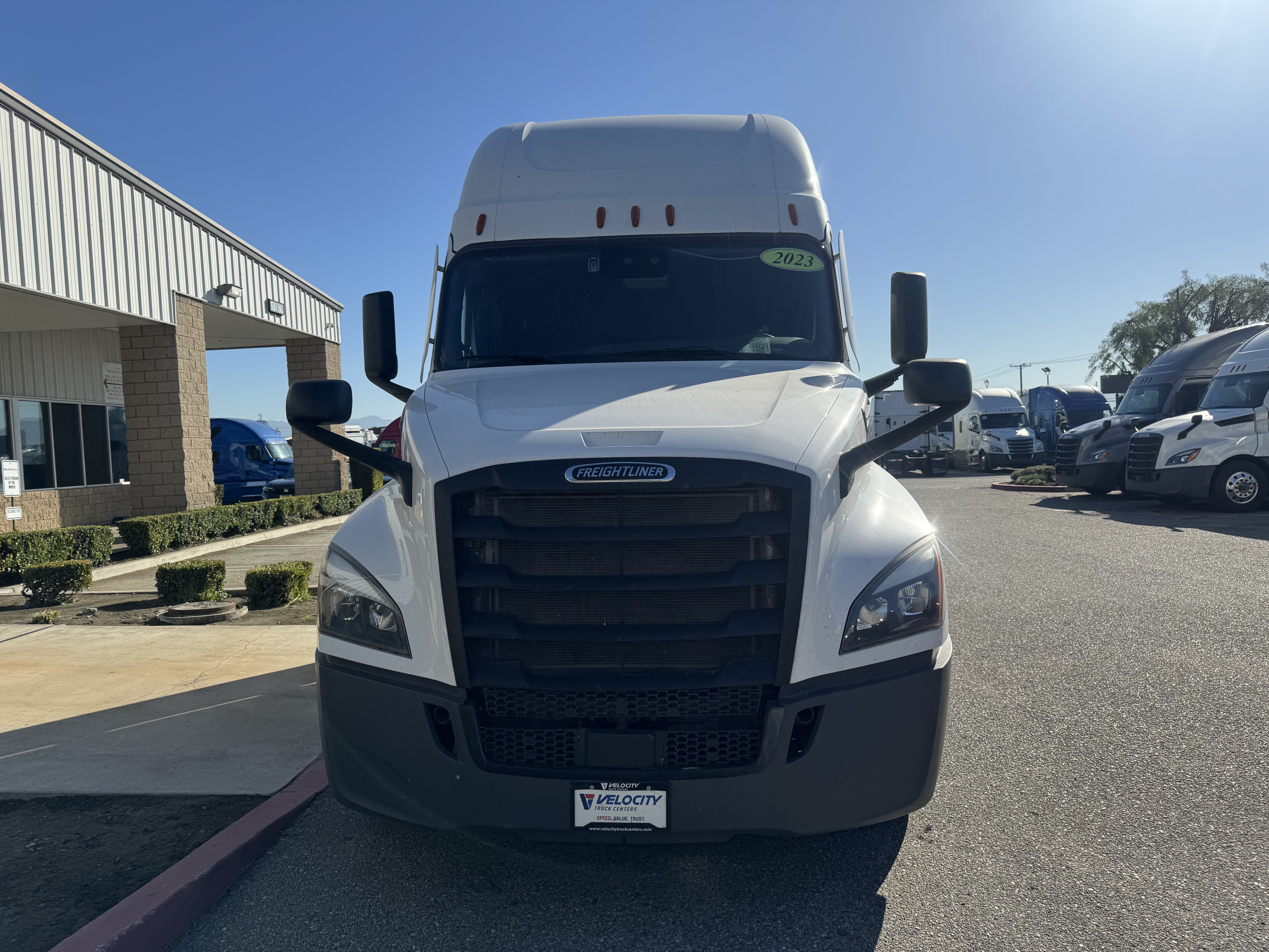2023 FREIGHTLINER CASCADIA 126SLP - image 2