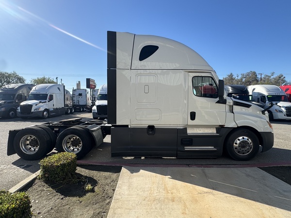 FREIGHTLINER CASCADIA 126SLP 2023