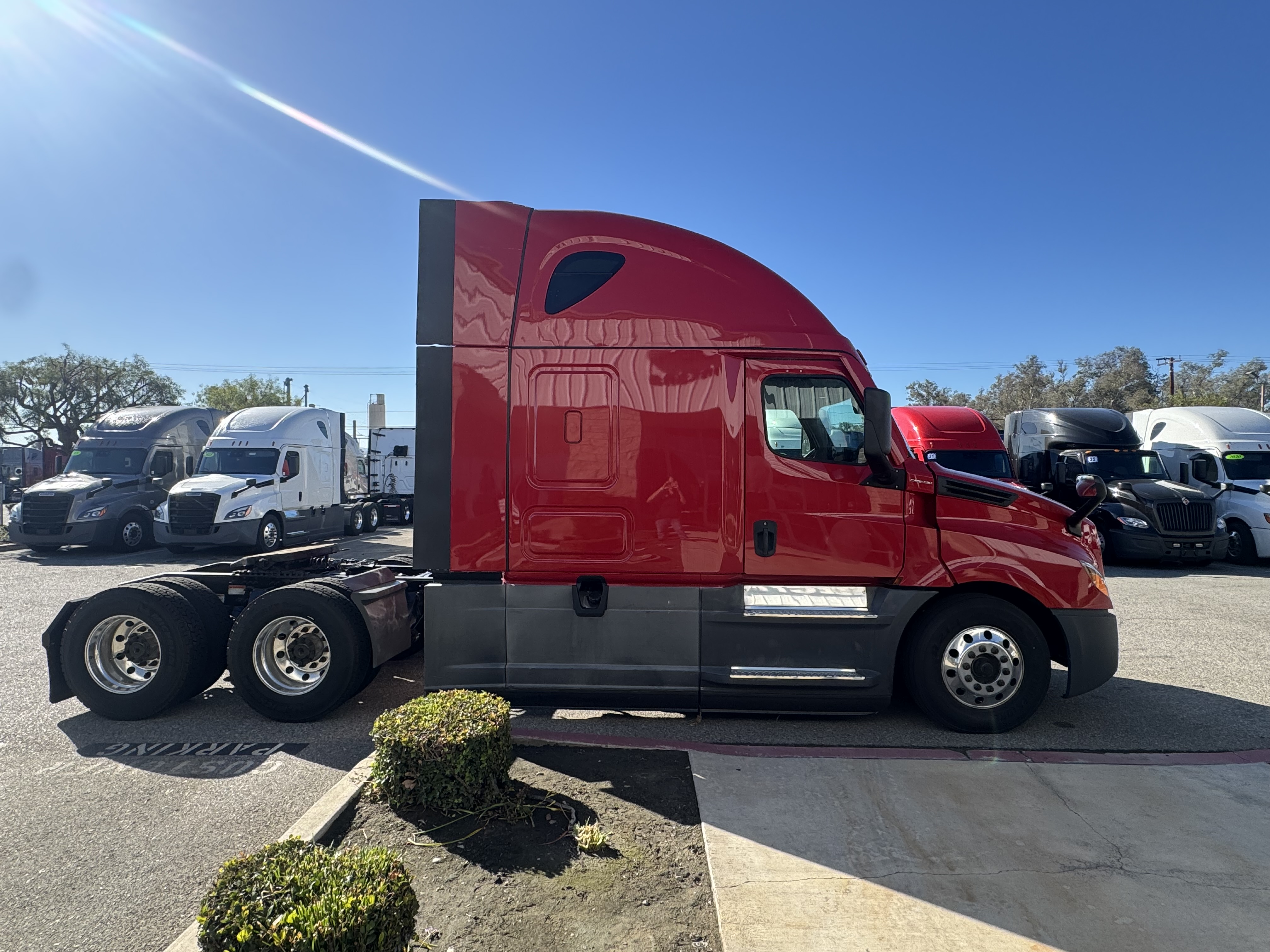 2021 FREIGHTLINER CASCADIA 126SLP - image 7