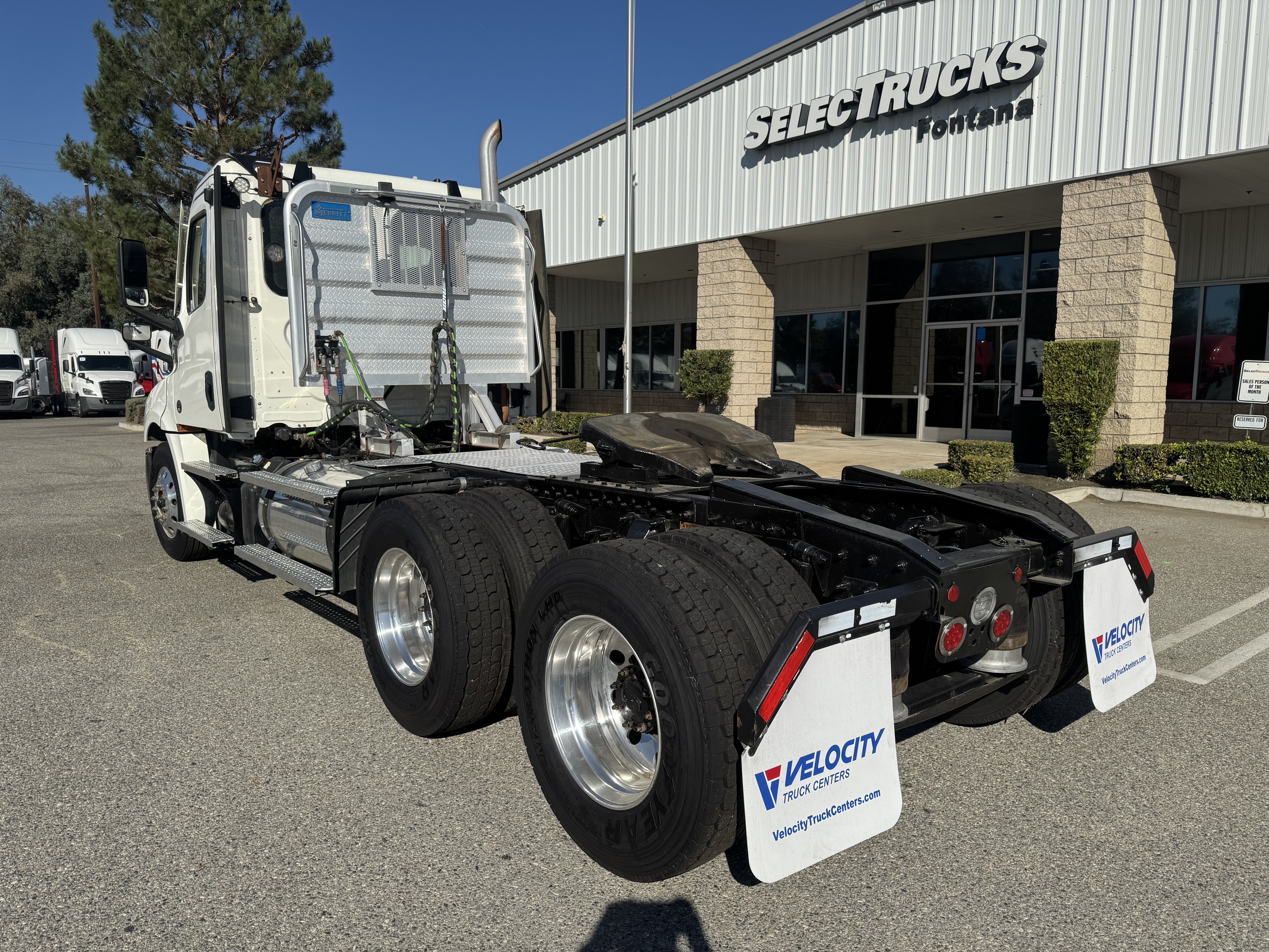 2021 FREIGHTLINER CASCADIA 126DC - image 4