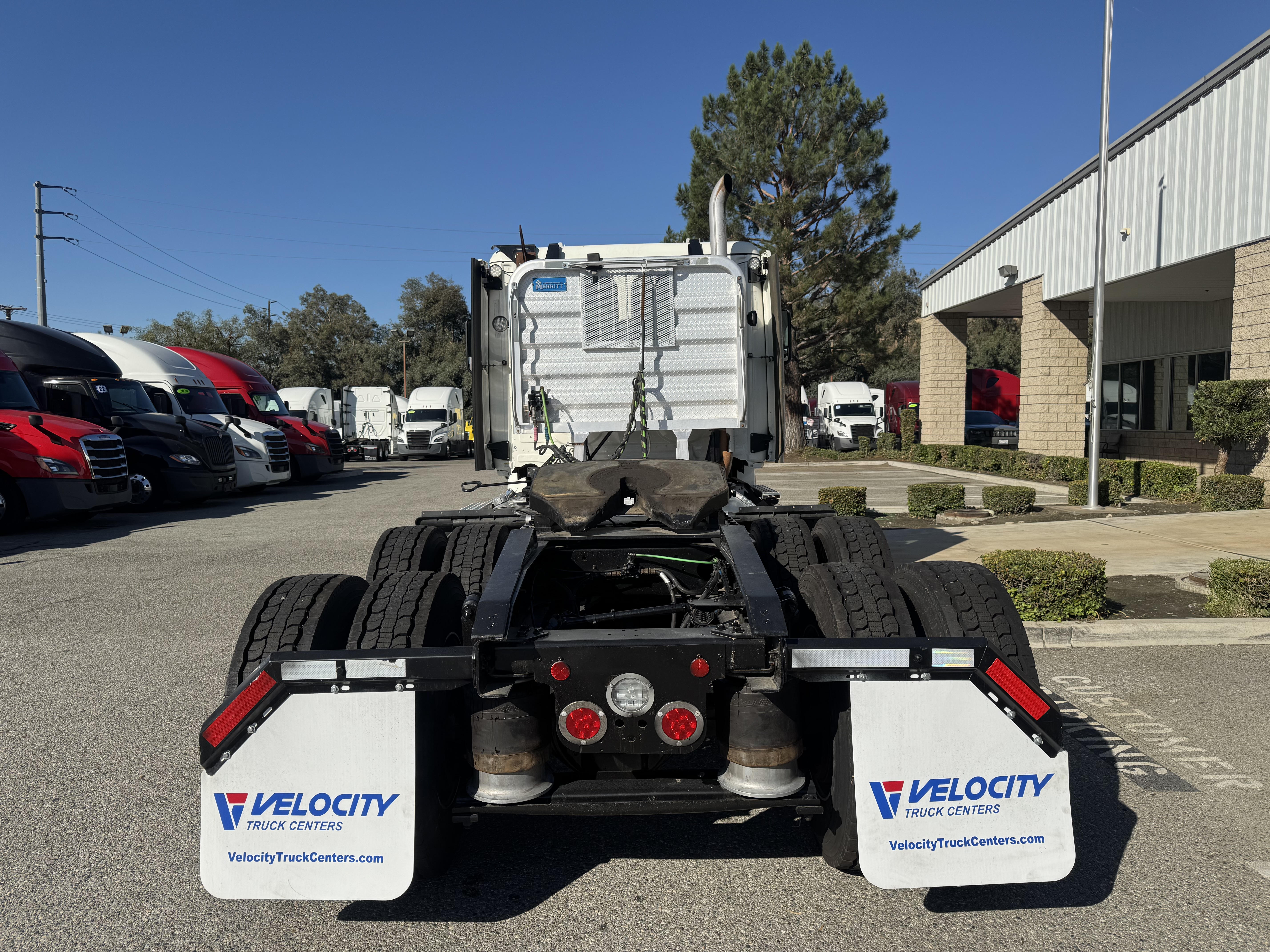 2021 FREIGHTLINER CASCADIA 126DC - image 5