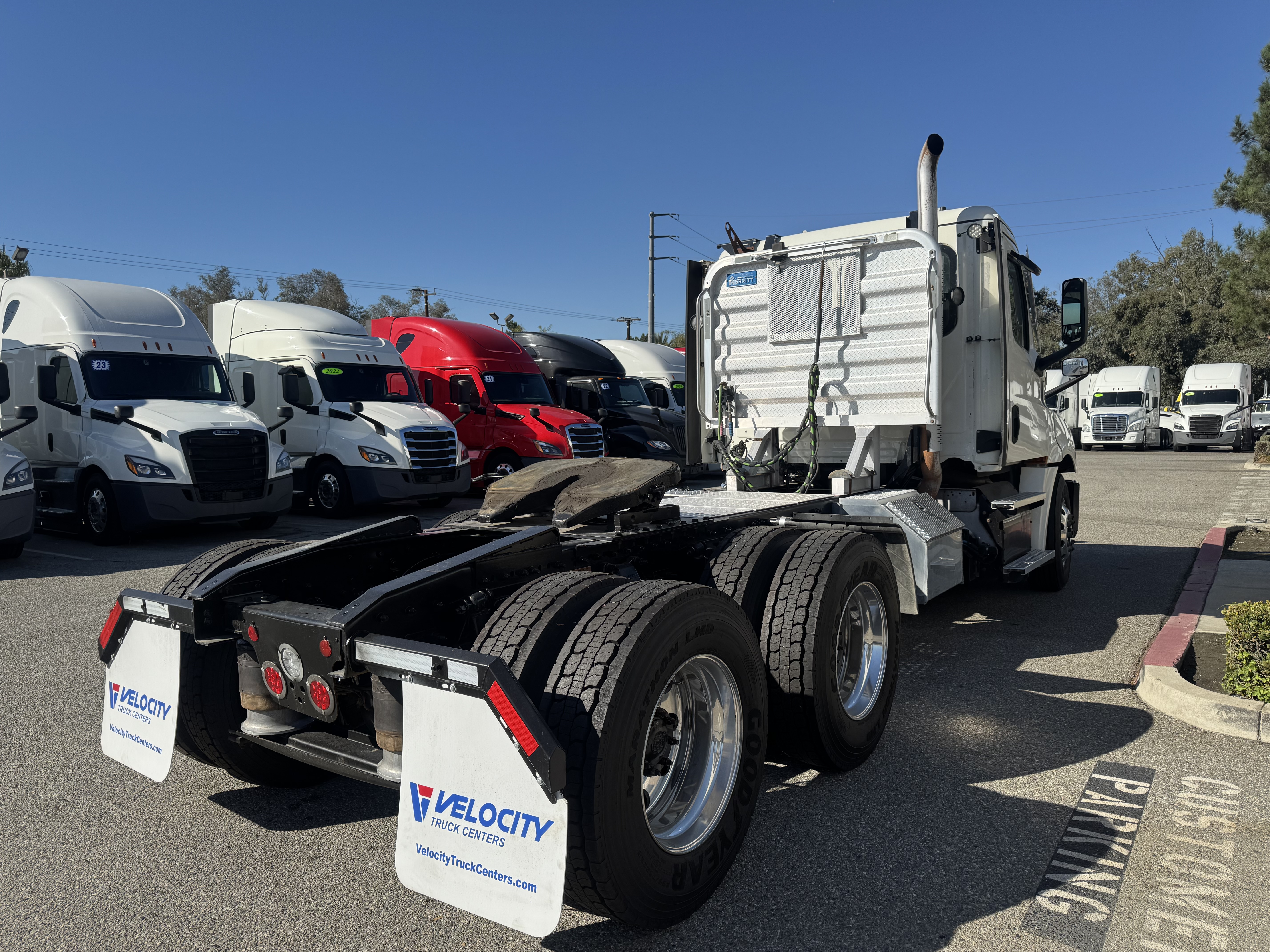 2021 FREIGHTLINER CASCADIA 126DC - image 6