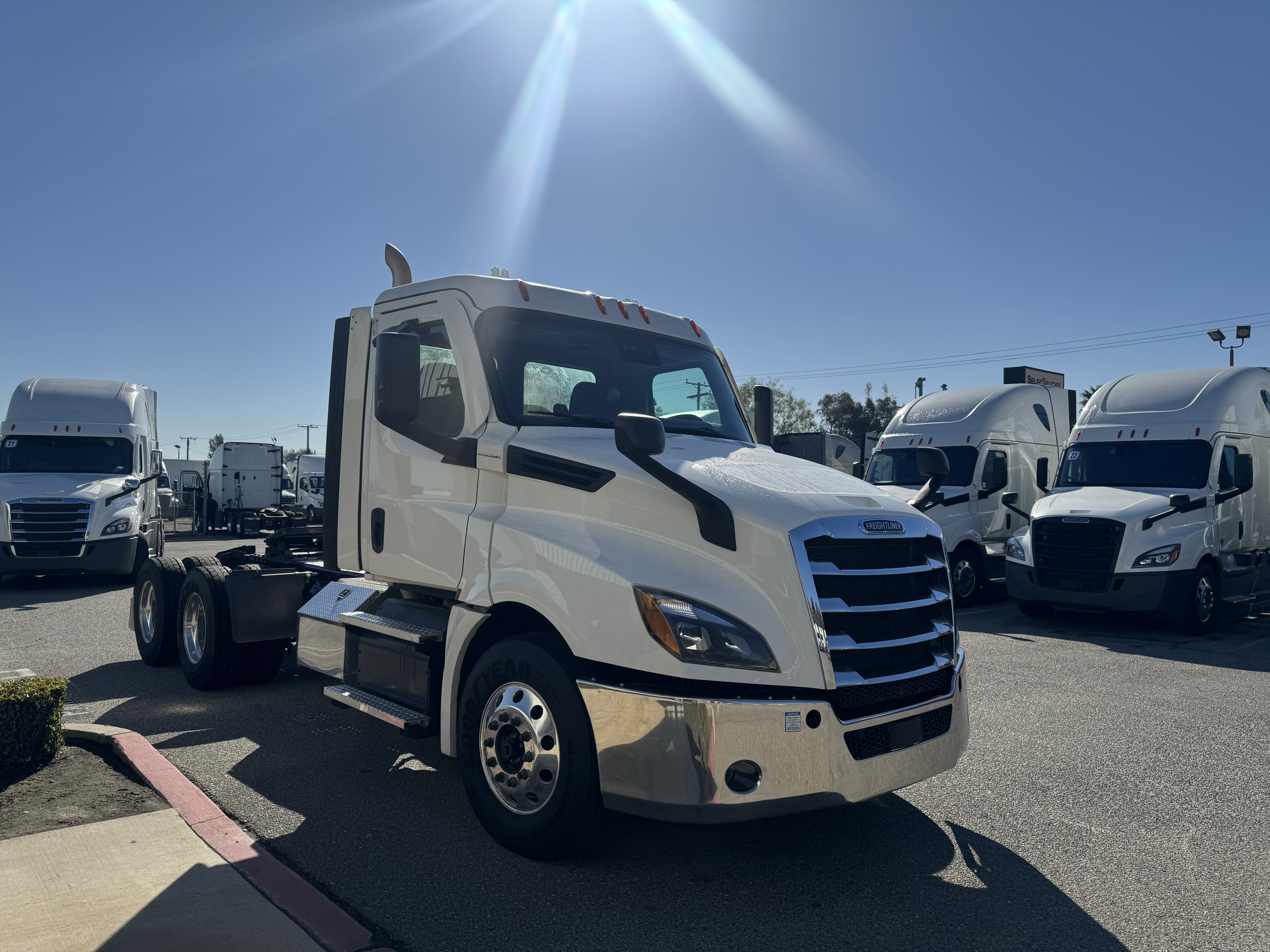 2021 FREIGHTLINER CASCADIA 126DC - image 9