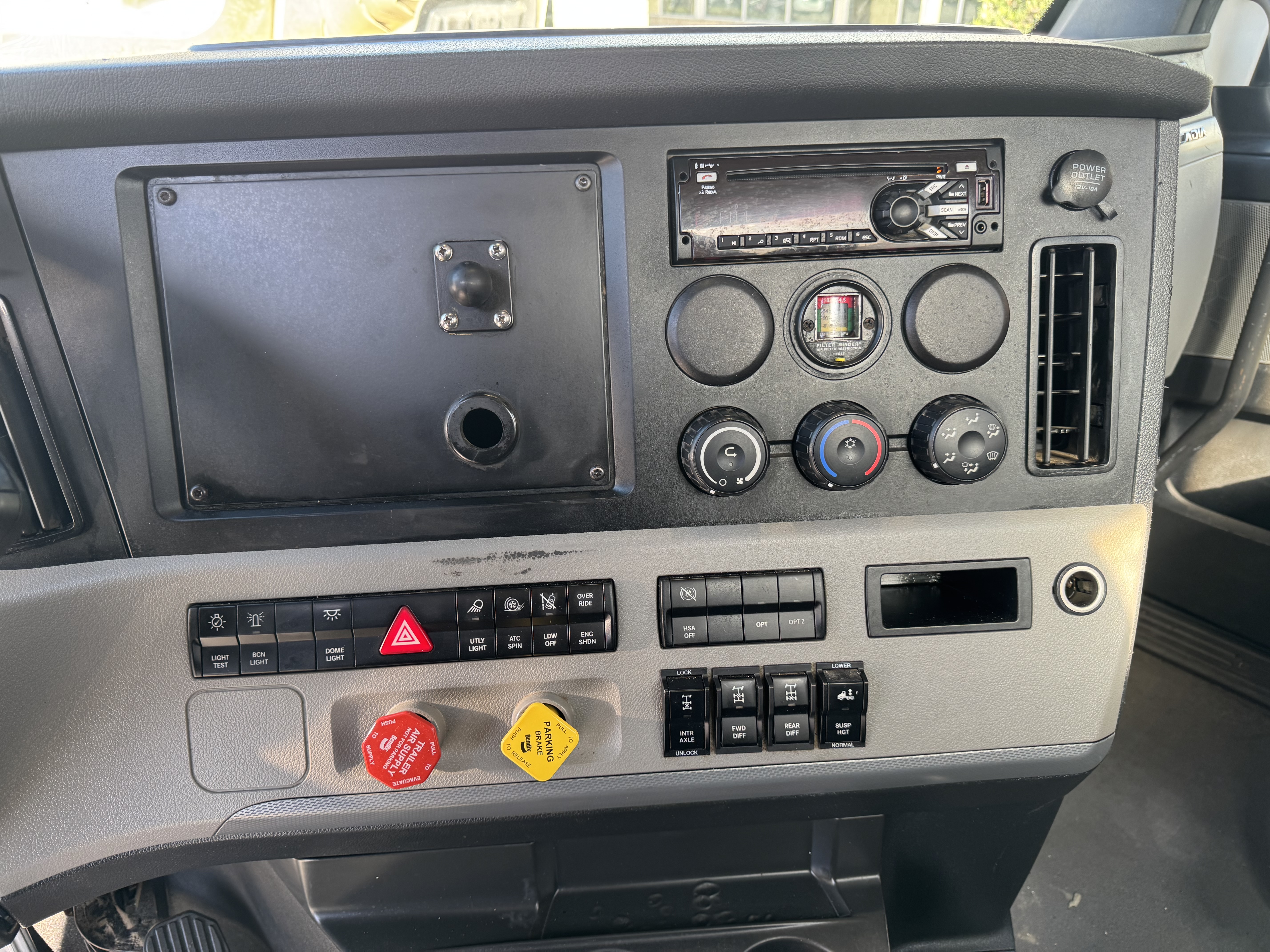 2021 FREIGHTLINER CASCADIA 126DC - image 17