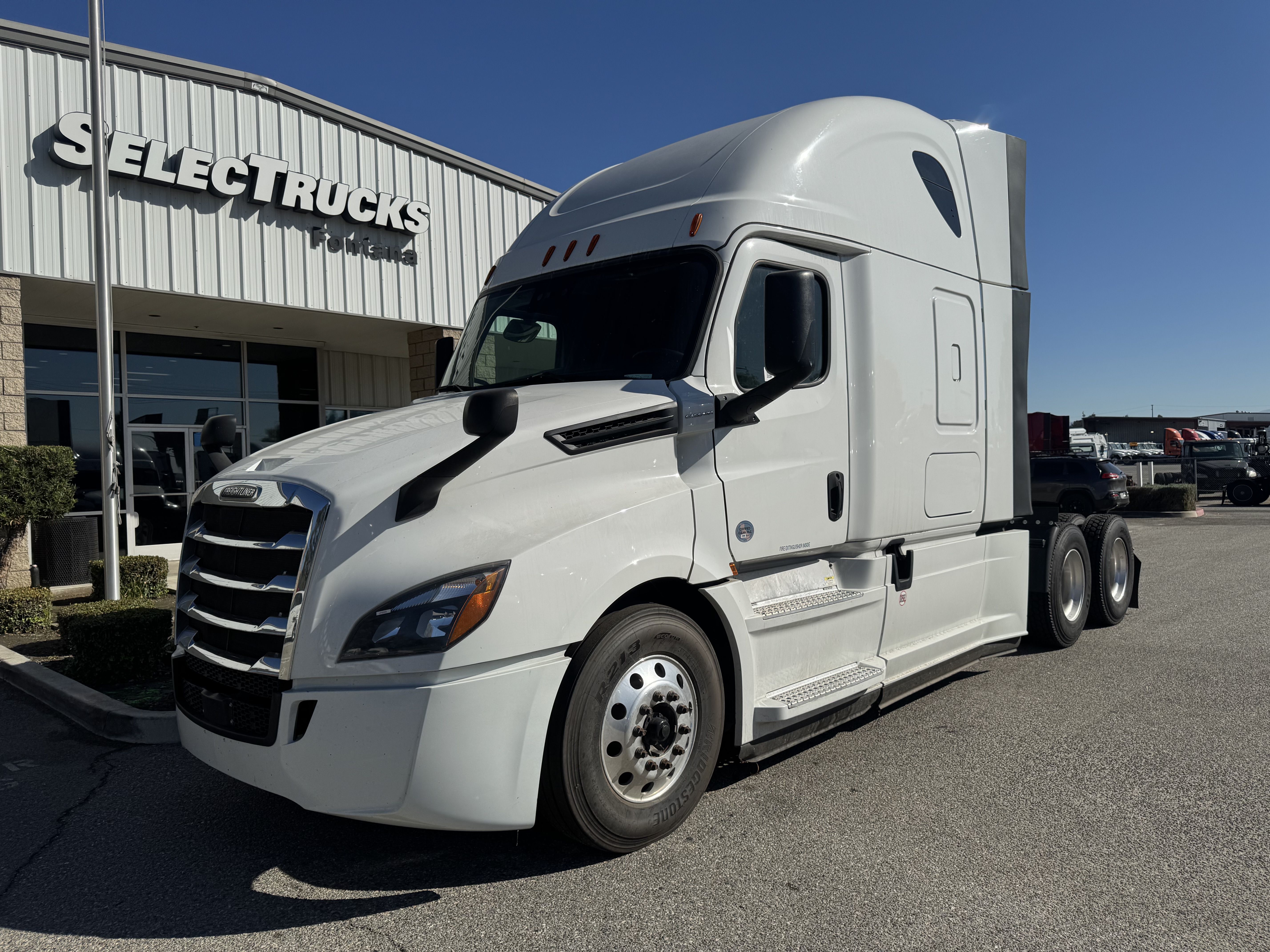 2020 FREIGHTLINER CASCADIA 126SLP - image 2