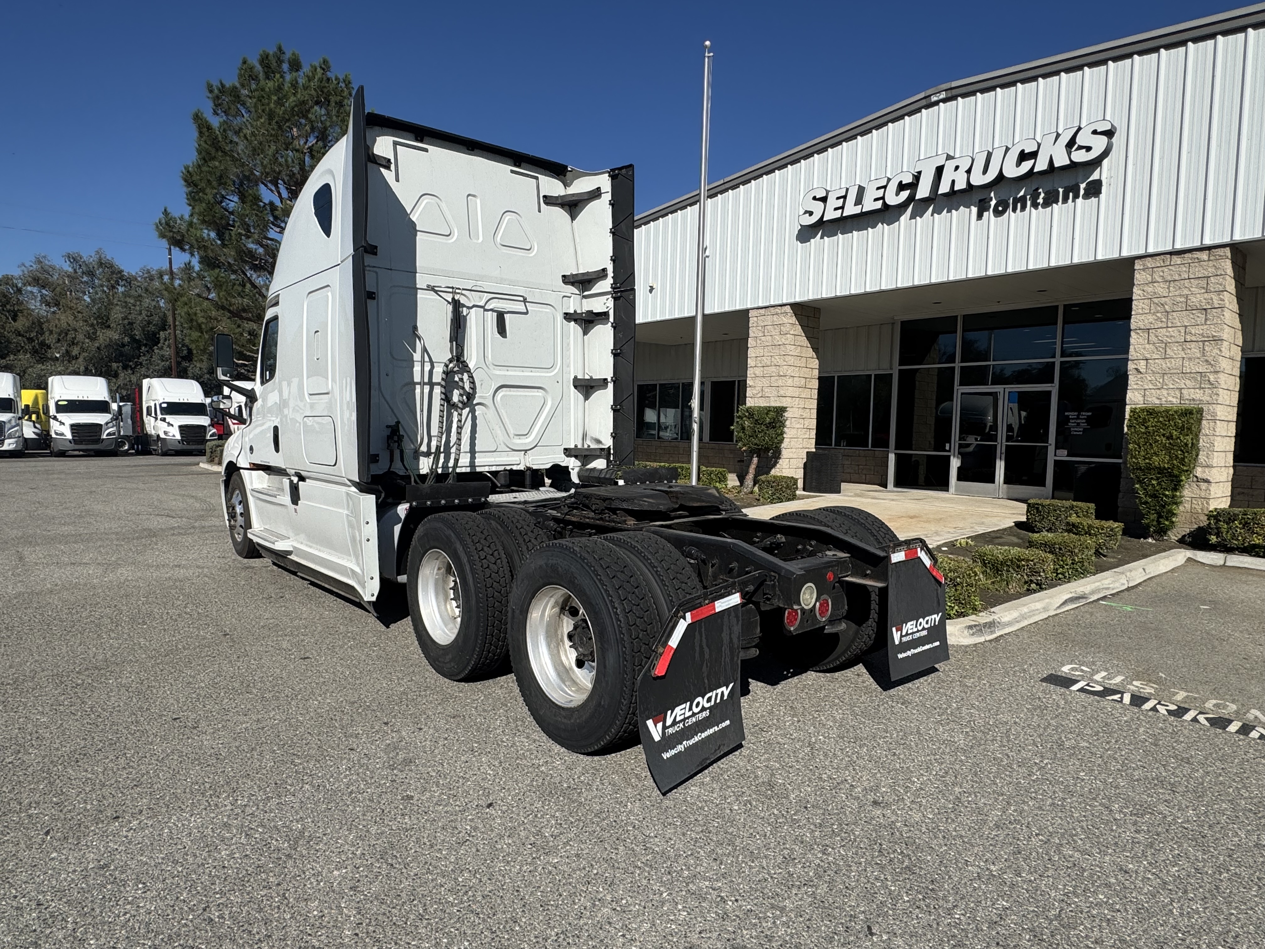2020 FREIGHTLINER CASCADIA 126SLP - image 4